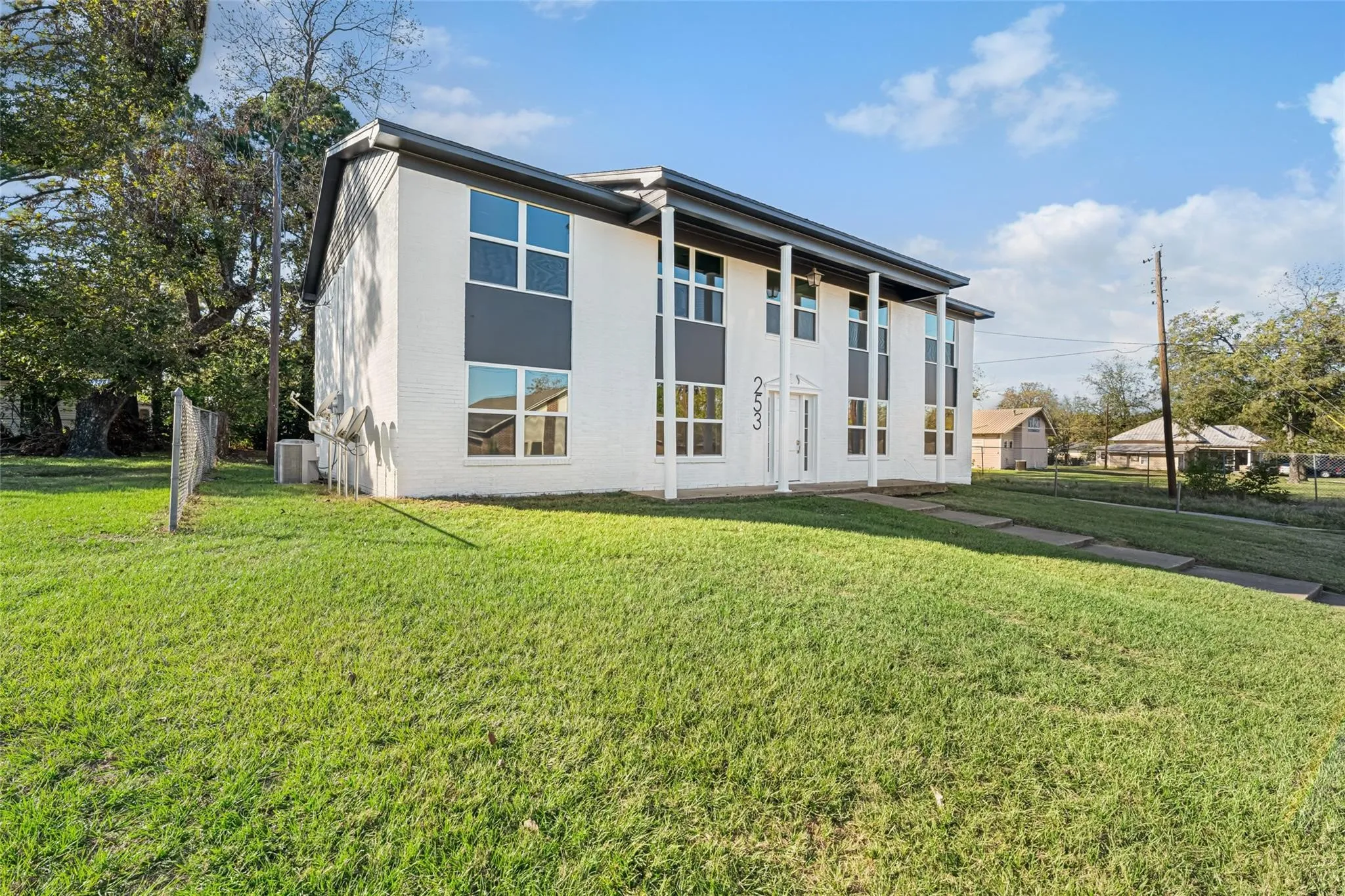 Quadruplex For Rent in Hopkins County , 253 Locust Street S 2N, Sulphur Springs, Texas 75482, 2 Bedroom, 1 Bathroom, Garage spaces, 944 Sqft, built in 1965, Price $1,050, mls#21355424, Real Estate Agent in Sulphur Springs, Homes For Rent in Hopkins county, Homes For Rent in Sulphur Springs, Realtor in Sulphur Springs Texas, Real Estate Brokerage Independent Realty Texas, Luminita Cordes Realtor