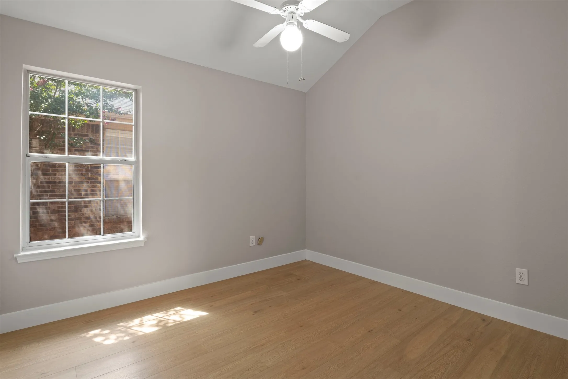 Single Family Residence For Sale in Tarrant County , 8724 Mystic Trail, Fort Worth, Texas 76118, 3 Bedroom, 2 Bathroom, Garage spaces, 1,603 Sqft, built in 1992, mls#21355430, Real Estate Agent in Fort Worth, Homes For Sale in Tarrant county, Homes For Sale in Fort Worth, Realtor in Fort Worth Texas, Real Estate Brokerage Independent Realty Texas, Luminita Cordes Realtor