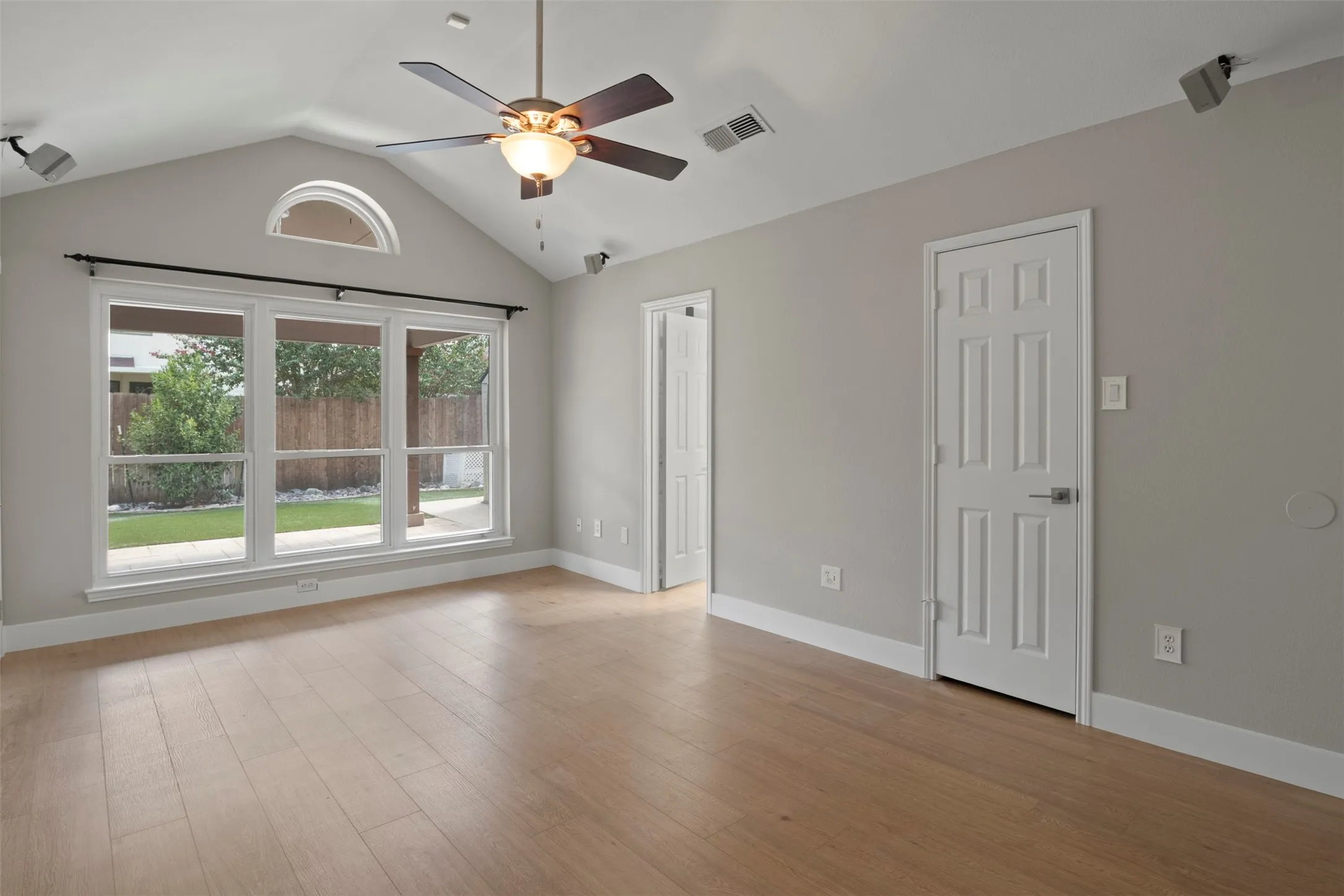 Single Family Residence For Sale in Tarrant County , 8724 Mystic Trail, Fort Worth, Texas 76118, 3 Bedroom, 2 Bathroom, Garage spaces, 1,603 Sqft, built in 1992, mls#21355430, Real Estate Agent in Fort Worth, Homes For Sale in Tarrant county, Homes For Sale in Fort Worth, Realtor in Fort Worth Texas, Real Estate Brokerage Independent Realty Texas, Luminita Cordes Realtor