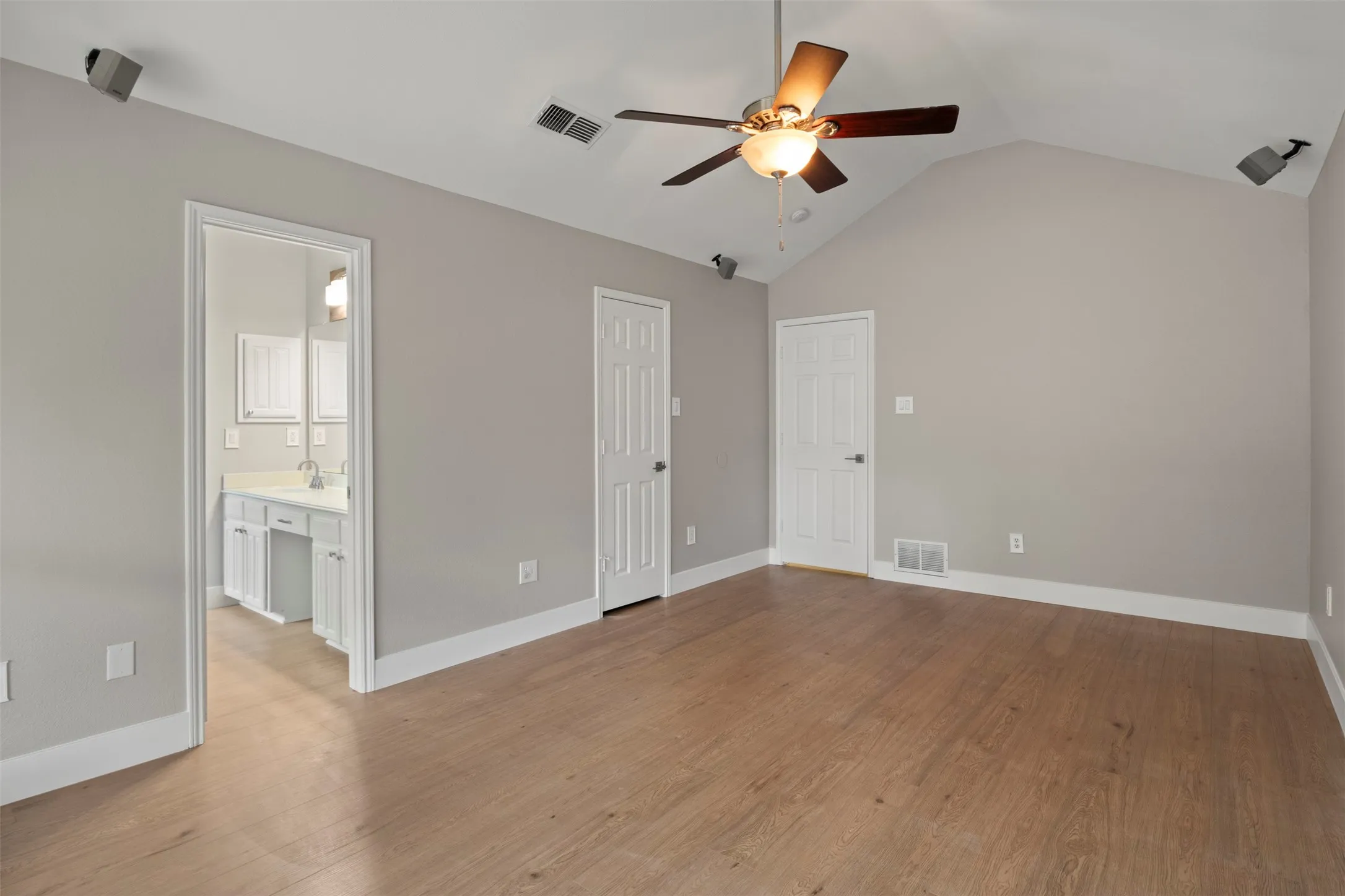 Single Family Residence For Sale in Tarrant County , 8724 Mystic Trail, Fort Worth, Texas 76118, 3 Bedroom, 2 Bathroom, Garage spaces, 1,603 Sqft, built in 1992, mls#21355430, Real Estate Agent in Fort Worth, Homes For Sale in Tarrant county, Homes For Sale in Fort Worth, Realtor in Fort Worth Texas, Real Estate Brokerage Independent Realty Texas, Luminita Cordes Realtor