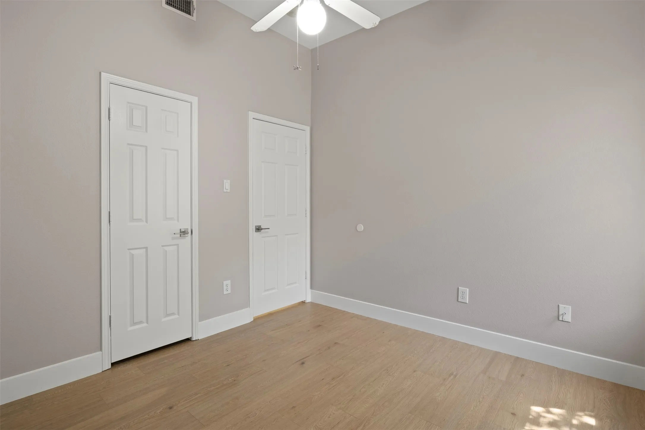 Single Family Residence For Sale in Tarrant County , 8724 Mystic Trail, Fort Worth, Texas 76118, 3 Bedroom, 2 Bathroom, Garage spaces, 1,603 Sqft, built in 1992, mls#21355430, Real Estate Agent in Fort Worth, Homes For Sale in Tarrant county, Homes For Sale in Fort Worth, Realtor in Fort Worth Texas, Real Estate Brokerage Independent Realty Texas, Luminita Cordes Realtor