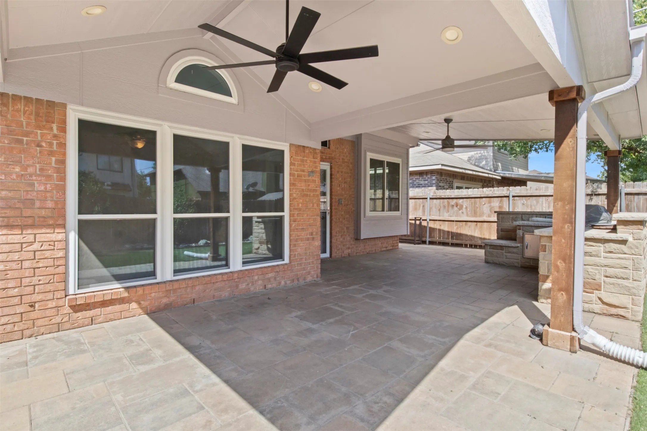 Single Family Residence For Sale in Tarrant County , 8724 Mystic Trail, Fort Worth, Texas 76118, 3 Bedroom, 2 Bathroom, Garage spaces, 1,603 Sqft, built in 1992, mls#21355430, Real Estate Agent in Fort Worth, Homes For Sale in Tarrant county, Homes For Sale in Fort Worth, Realtor in Fort Worth Texas, Real Estate Brokerage Independent Realty Texas, Luminita Cordes Realtor