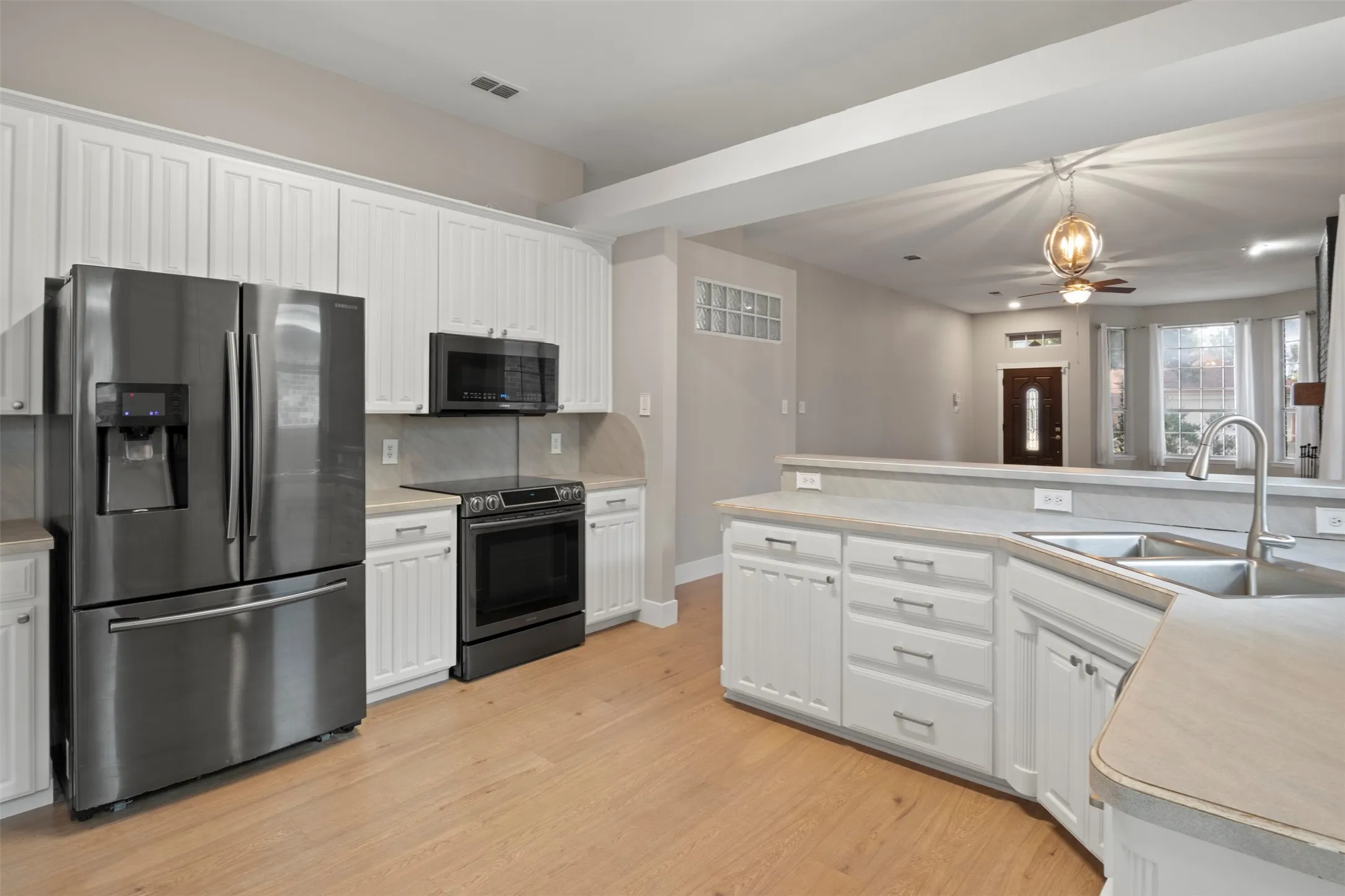 Single Family Residence For Sale in Tarrant County , 8724 Mystic Trail, Fort Worth, Texas 76118, 3 Bedroom, 2 Bathroom, Garage spaces, 1,603 Sqft, built in 1992, mls#21355430, Real Estate Agent in Fort Worth, Homes For Sale in Tarrant county, Homes For Sale in Fort Worth, Realtor in Fort Worth Texas, Real Estate Brokerage Independent Realty Texas, Luminita Cordes Realtor