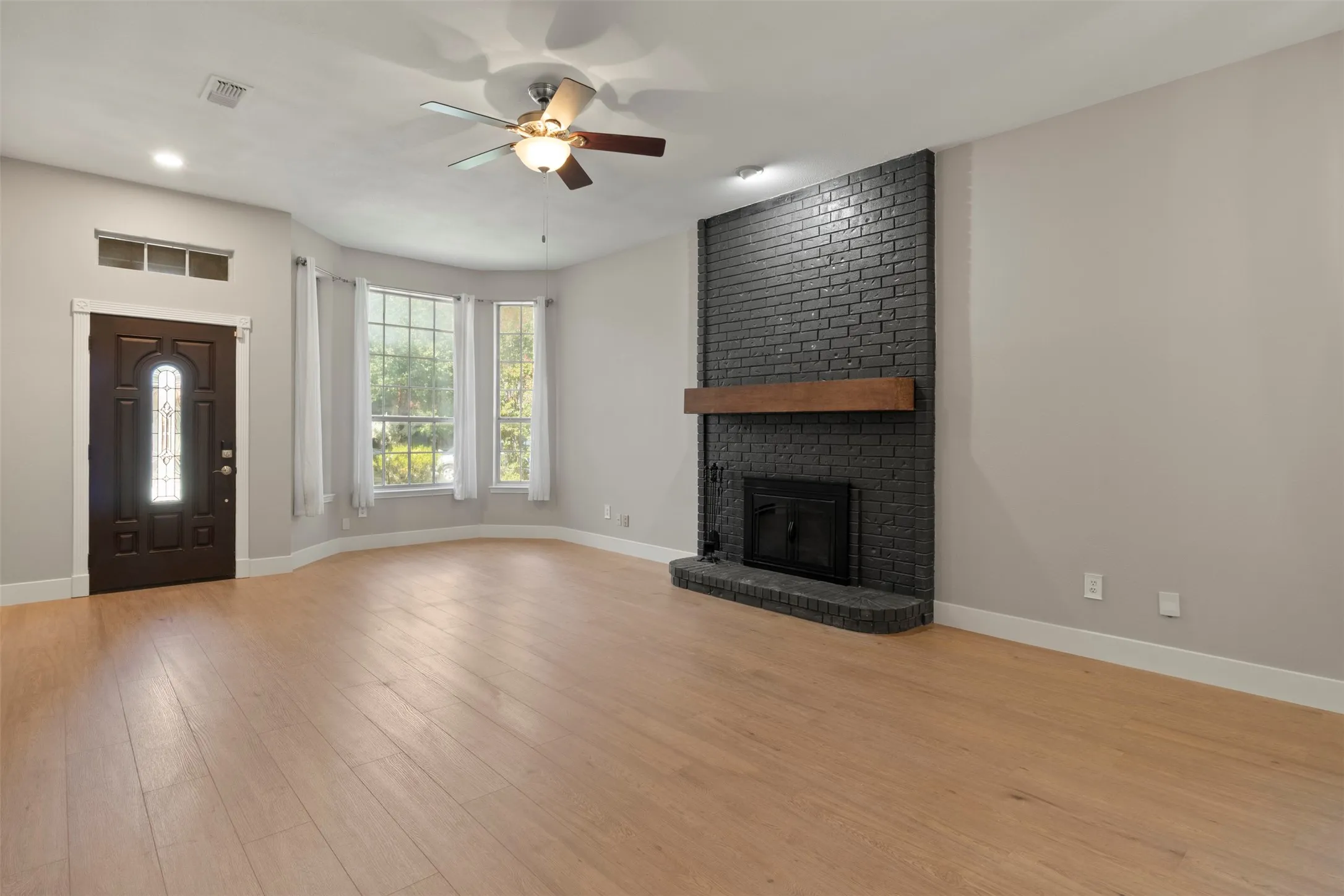 Single Family Residence For Sale in Tarrant County , 8724 Mystic Trail, Fort Worth, Texas 76118, 3 Bedroom, 2 Bathroom, Garage spaces, 1,603 Sqft, built in 1992, mls#21355430, Real Estate Agent in Fort Worth, Homes For Sale in Tarrant county, Homes For Sale in Fort Worth, Realtor in Fort Worth Texas, Real Estate Brokerage Independent Realty Texas, Luminita Cordes Realtor