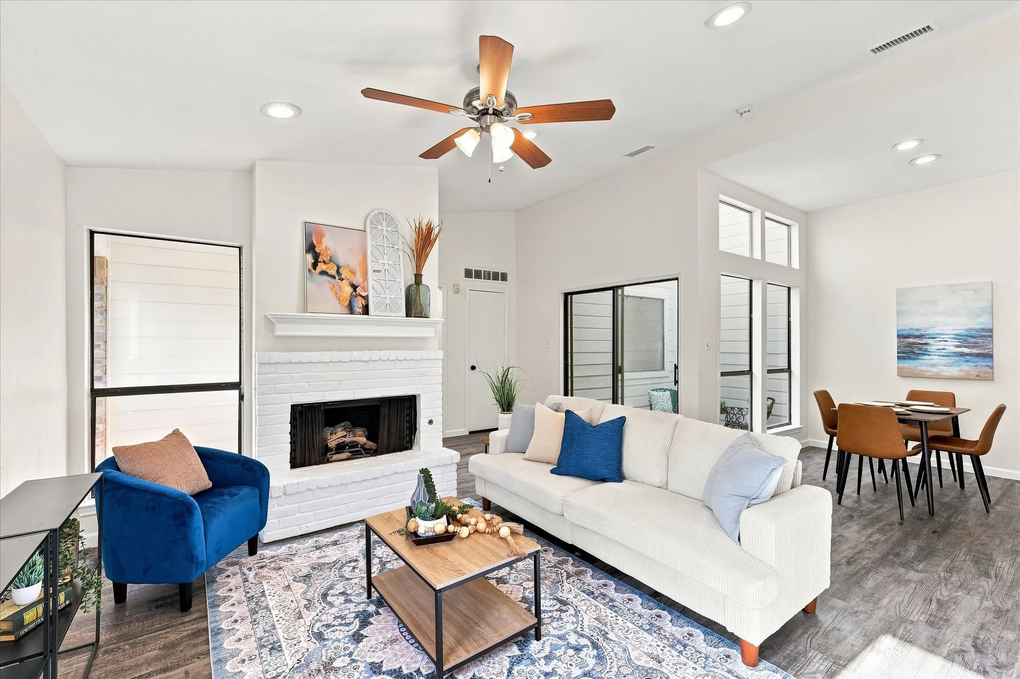 Single Family Residence For Sale in Dallas County , 2945 Allister Street, Dallas, Texas 75229, 2 Bedroom, 2 Bathroom, 2 Garage spaces, 1,218 Sqft, built in 1983, mls#21347373, Real Estate Agent in Dallas, Homes For Sale in Dallas county, Homes For Sale in Dallas, Realtor in Dallas Texas, Real Estate Brokerage Independent Realty Texas, Luminita Cordes Realtor