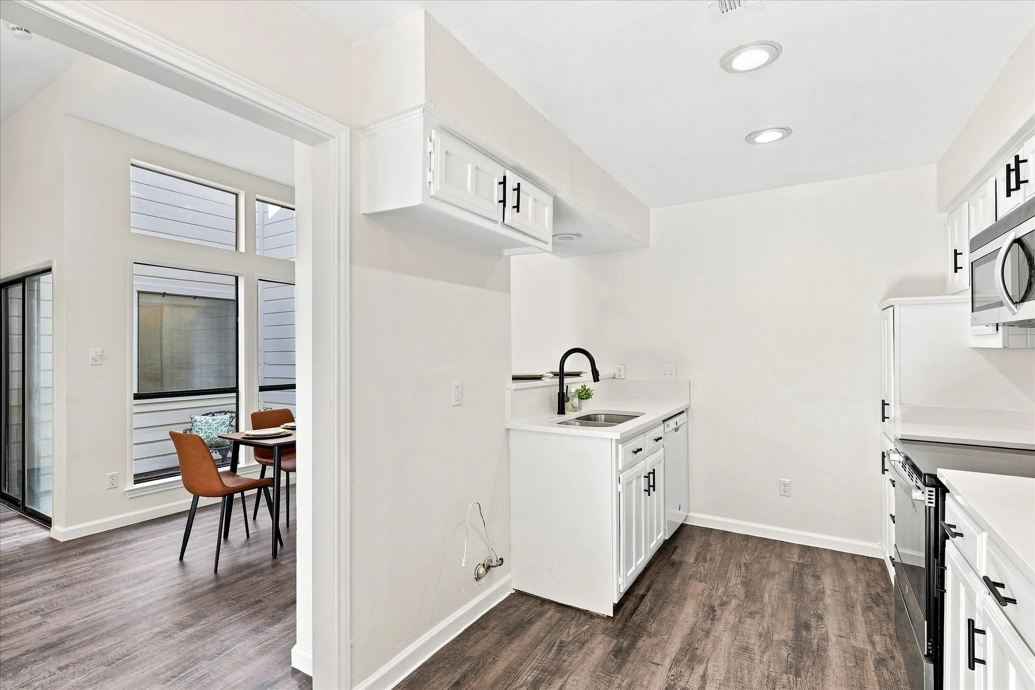 Single Family Residence For Sale in Dallas County , 2945 Allister Street, Dallas, Texas 75229, 2 Bedroom, 2 Bathroom, 2 Garage spaces, 1,218 Sqft, built in 1983, mls#21347373, Real Estate Agent in Dallas, Homes For Sale in Dallas county, Homes For Sale in Dallas, Realtor in Dallas Texas, Real Estate Brokerage Independent Realty Texas, Luminita Cordes Realtor
