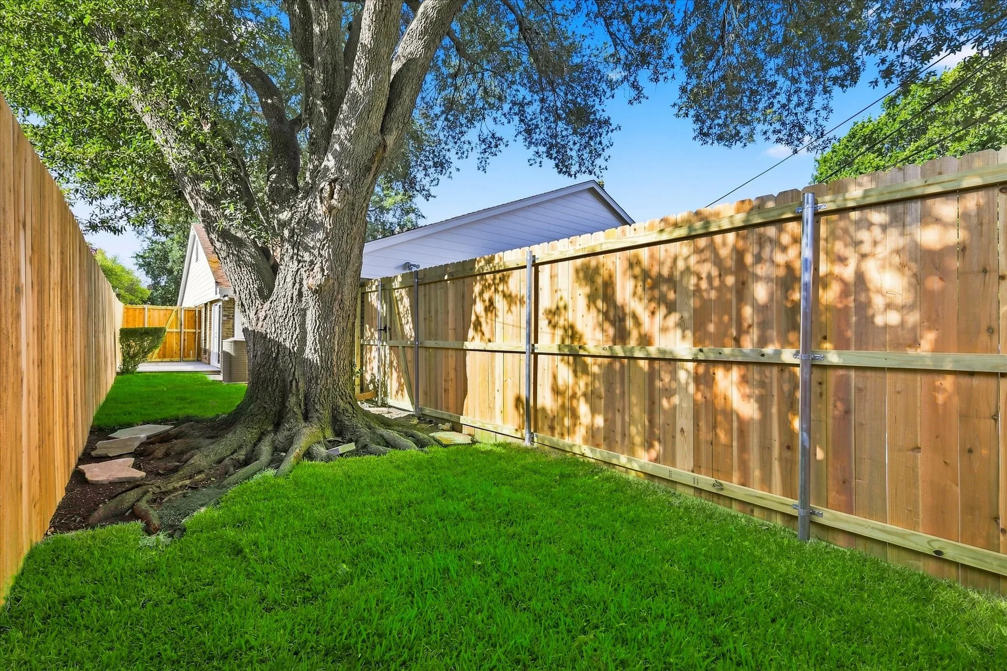 Single Family Residence For Sale in Dallas County , 2945 Allister Street, Dallas, Texas 75229, 2 Bedroom, 2 Bathroom, 2 Garage spaces, 1,218 Sqft, built in 1983, mls#21347373, Real Estate Agent in Dallas, Homes For Sale in Dallas county, Homes For Sale in Dallas, Realtor in Dallas Texas, Real Estate Brokerage Independent Realty Texas, Luminita Cordes Realtor