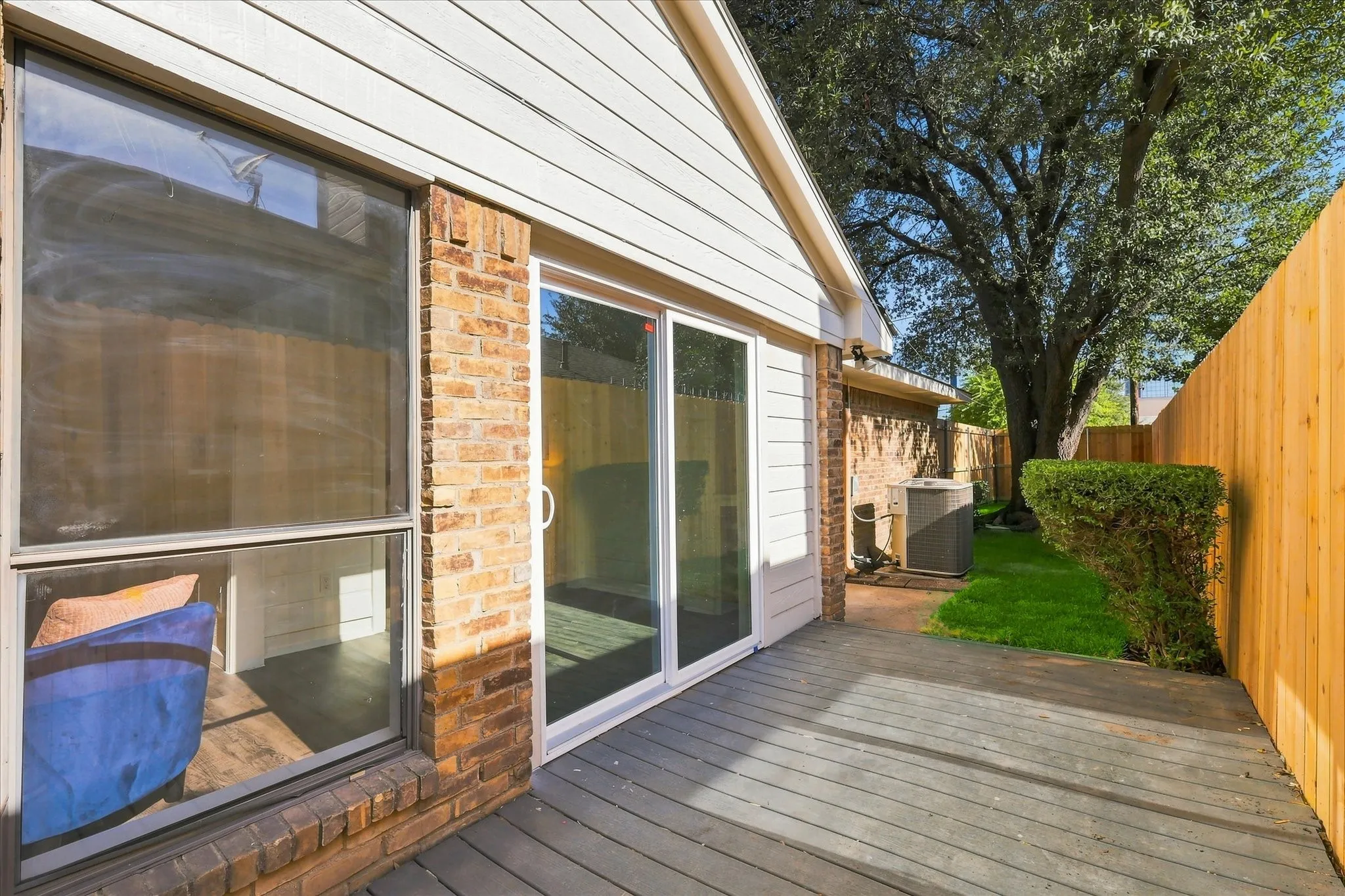 Single Family Residence For Sale in Dallas County , 2945 Allister Street, Dallas, Texas 75229, 2 Bedroom, 2 Bathroom, 2 Garage spaces, 1,218 Sqft, built in 1983, mls#21347373, Real Estate Agent in Dallas, Homes For Sale in Dallas county, Homes For Sale in Dallas, Realtor in Dallas Texas, Real Estate Brokerage Independent Realty Texas, Luminita Cordes Realtor