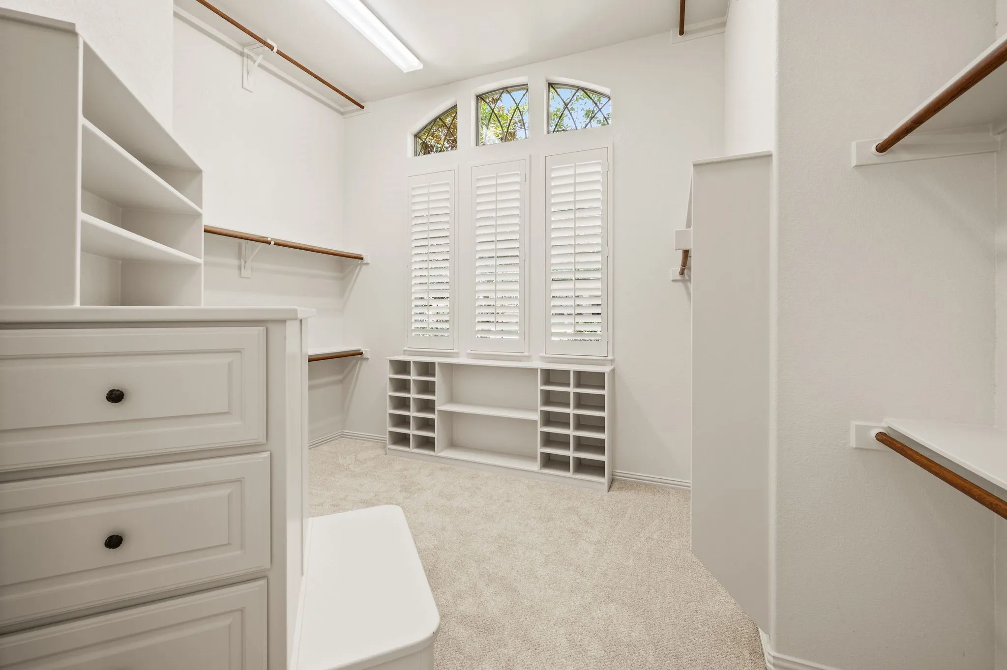 Single Family Residence For Sale in Tarrant County , 205 Raintree Court, Colleyville, Texas 76034, 5 Bedroom, 6 Bathroom, 4 Garage spaces, 5,143 Sqft, built in 2004, mls#21344881, Real Estate Agent in Colleyville, Homes For Sale in Tarrant county, Homes For Sale in Colleyville, Realtor in Colleyville Texas, Real Estate Brokerage Independent Realty Texas, Luminita Cordes Realtor