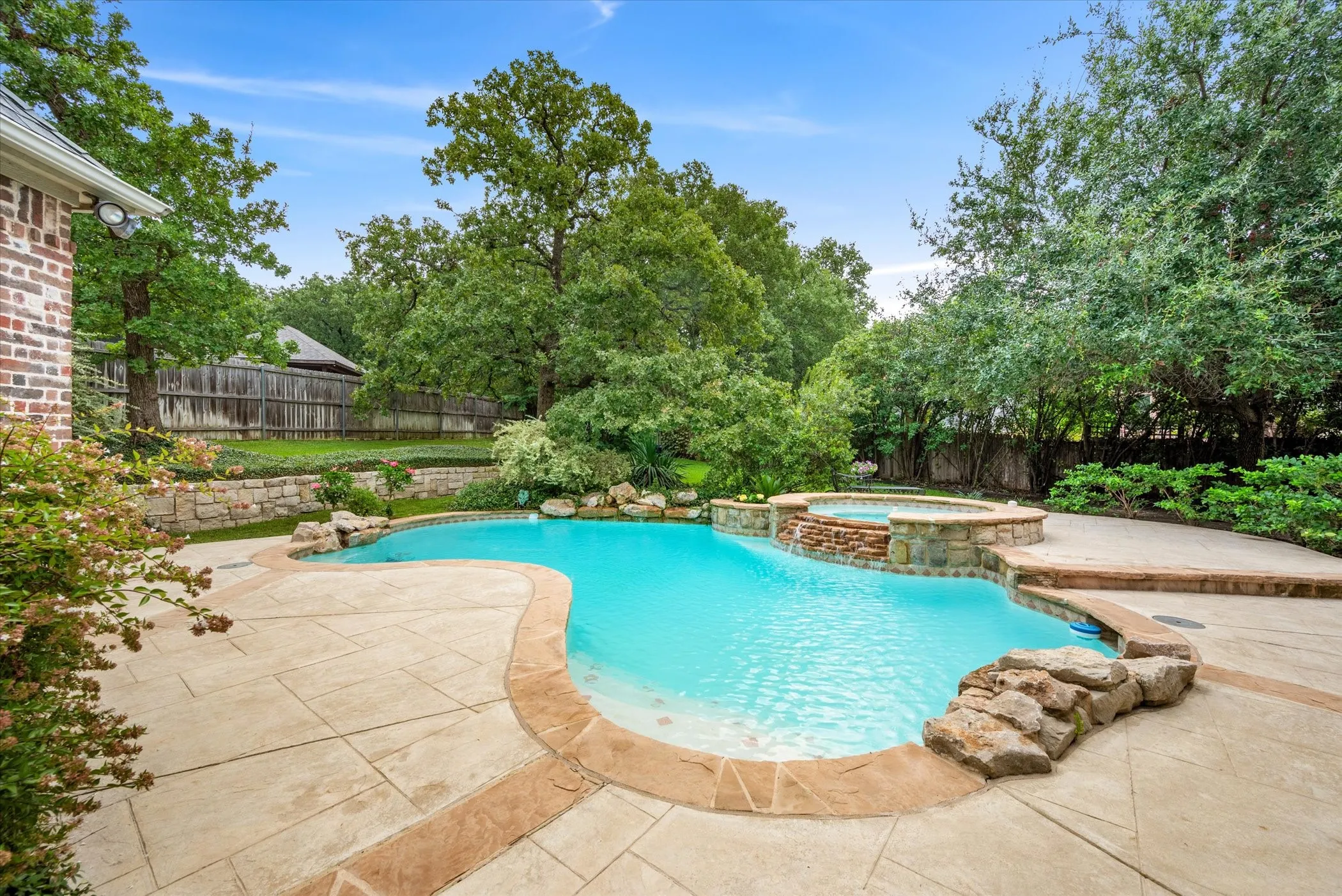 Single Family Residence For Sale in Tarrant County , 205 Raintree Court, Colleyville, Texas 76034, 5 Bedroom, 6 Bathroom, 4 Garage spaces, 5,143 Sqft, built in 2004, mls#21344881, Real Estate Agent in Colleyville, Homes For Sale in Tarrant county, Homes For Sale in Colleyville, Realtor in Colleyville Texas, Real Estate Brokerage Independent Realty Texas, Luminita Cordes Realtor