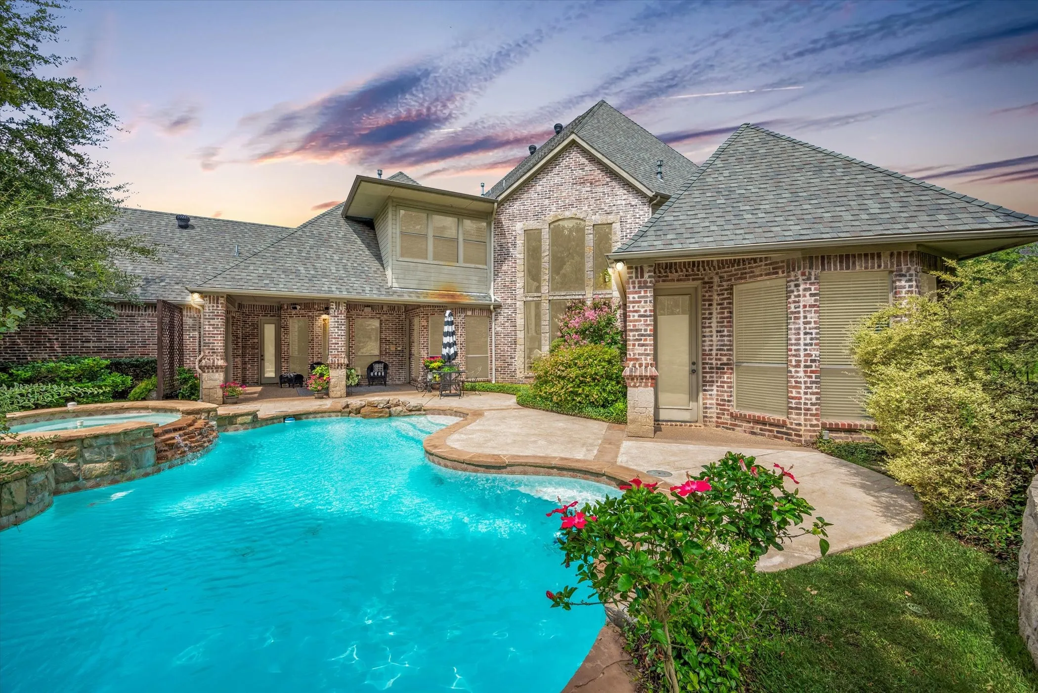 Single Family Residence For Sale in Tarrant County , 205 Raintree Court, Colleyville, Texas 76034, 5 Bedroom, 6 Bathroom, 4 Garage spaces, 5,143 Sqft, built in 2004, mls#21344881, Real Estate Agent in Colleyville, Homes For Sale in Tarrant county, Homes For Sale in Colleyville, Realtor in Colleyville Texas, Real Estate Brokerage Independent Realty Texas, Luminita Cordes Realtor