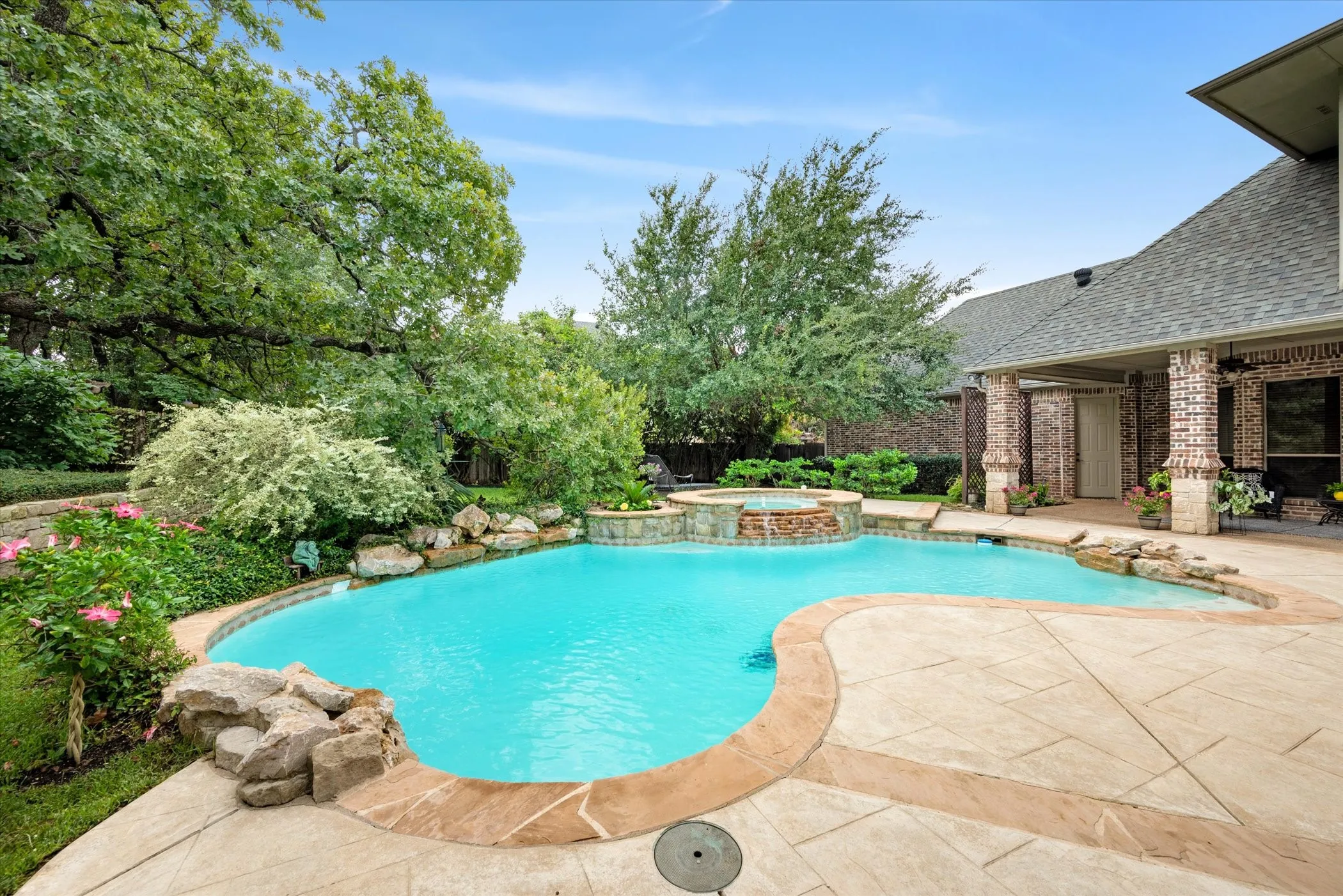 Single Family Residence For Sale in Tarrant County , 205 Raintree Court, Colleyville, Texas 76034, 5 Bedroom, 6 Bathroom, 4 Garage spaces, 5,143 Sqft, built in 2004, mls#21344881, Real Estate Agent in Colleyville, Homes For Sale in Tarrant county, Homes For Sale in Colleyville, Realtor in Colleyville Texas, Real Estate Brokerage Independent Realty Texas, Luminita Cordes Realtor