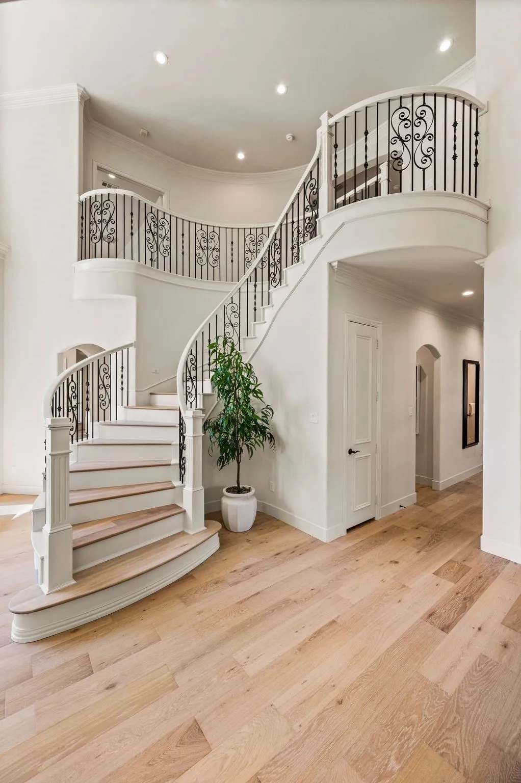 Single Family Residence For Sale in Tarrant County , 205 Raintree Court, Colleyville, Texas 76034, 5 Bedroom, 6 Bathroom, 4 Garage spaces, 5,143 Sqft, built in 2004, mls#21344881, Real Estate Agent in Colleyville, Homes For Sale in Tarrant county, Homes For Sale in Colleyville, Realtor in Colleyville Texas, Real Estate Brokerage Independent Realty Texas, Luminita Cordes Realtor