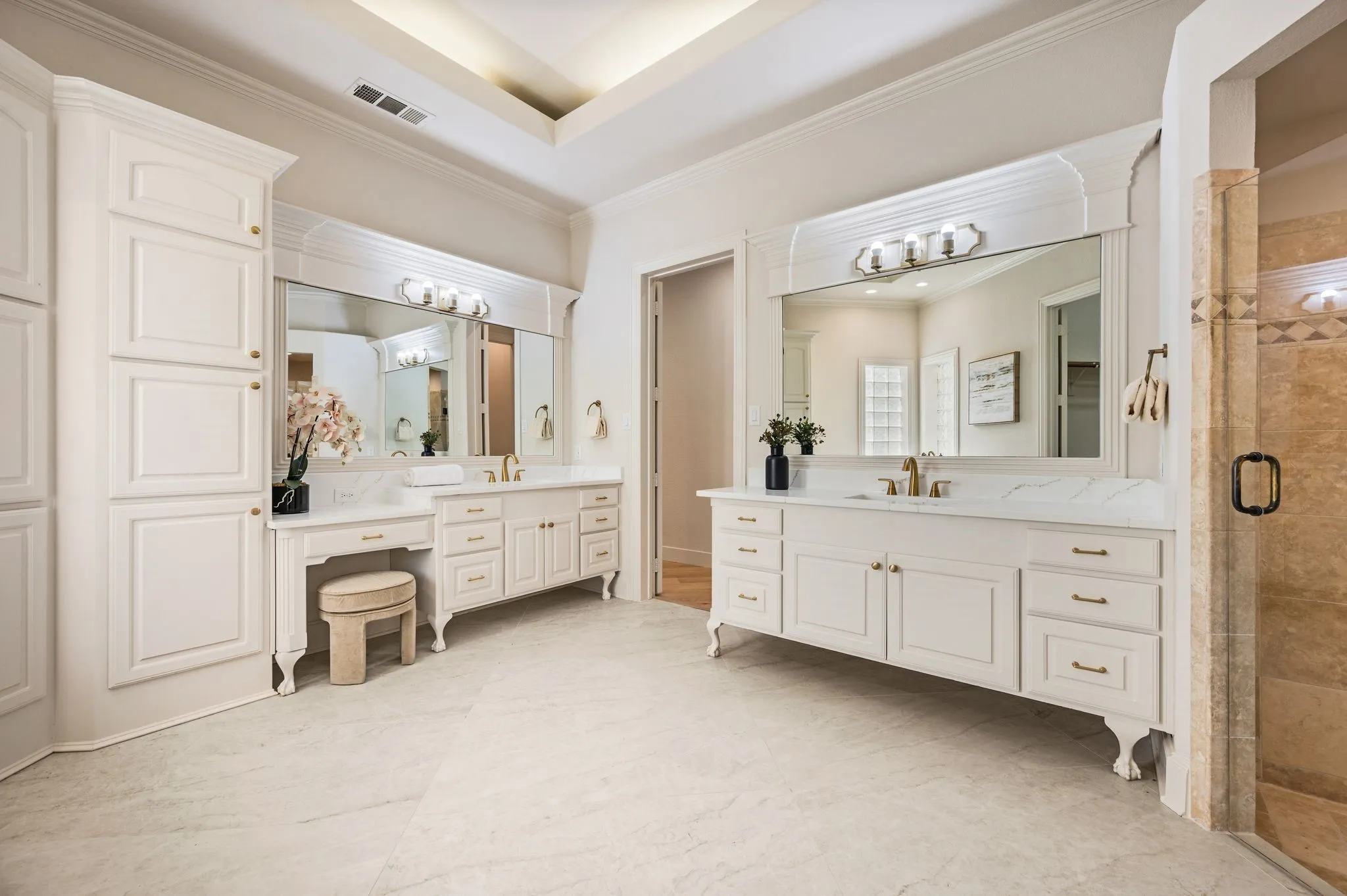 Single Family Residence For Sale in Tarrant County , 205 Raintree Court, Colleyville, Texas 76034, 5 Bedroom, 6 Bathroom, 4 Garage spaces, 5,143 Sqft, built in 2004, mls#21344881, Real Estate Agent in Colleyville, Homes For Sale in Tarrant county, Homes For Sale in Colleyville, Realtor in Colleyville Texas, Real Estate Brokerage Independent Realty Texas, Luminita Cordes Realtor