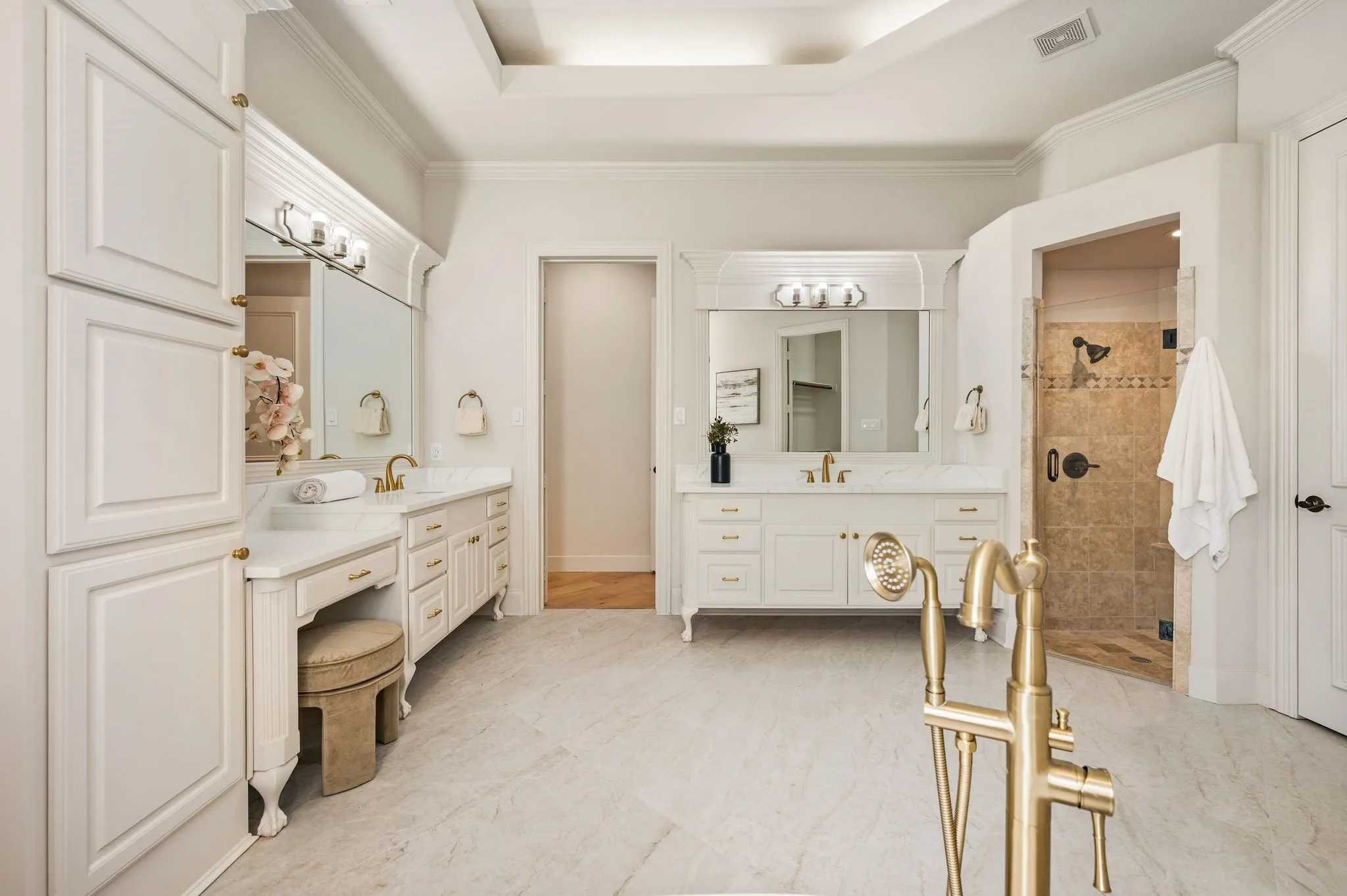 Single Family Residence For Sale in Tarrant County , 205 Raintree Court, Colleyville, Texas 76034, 5 Bedroom, 6 Bathroom, 4 Garage spaces, 5,143 Sqft, built in 2004, mls#21344881, Real Estate Agent in Colleyville, Homes For Sale in Tarrant county, Homes For Sale in Colleyville, Realtor in Colleyville Texas, Real Estate Brokerage Independent Realty Texas, Luminita Cordes Realtor