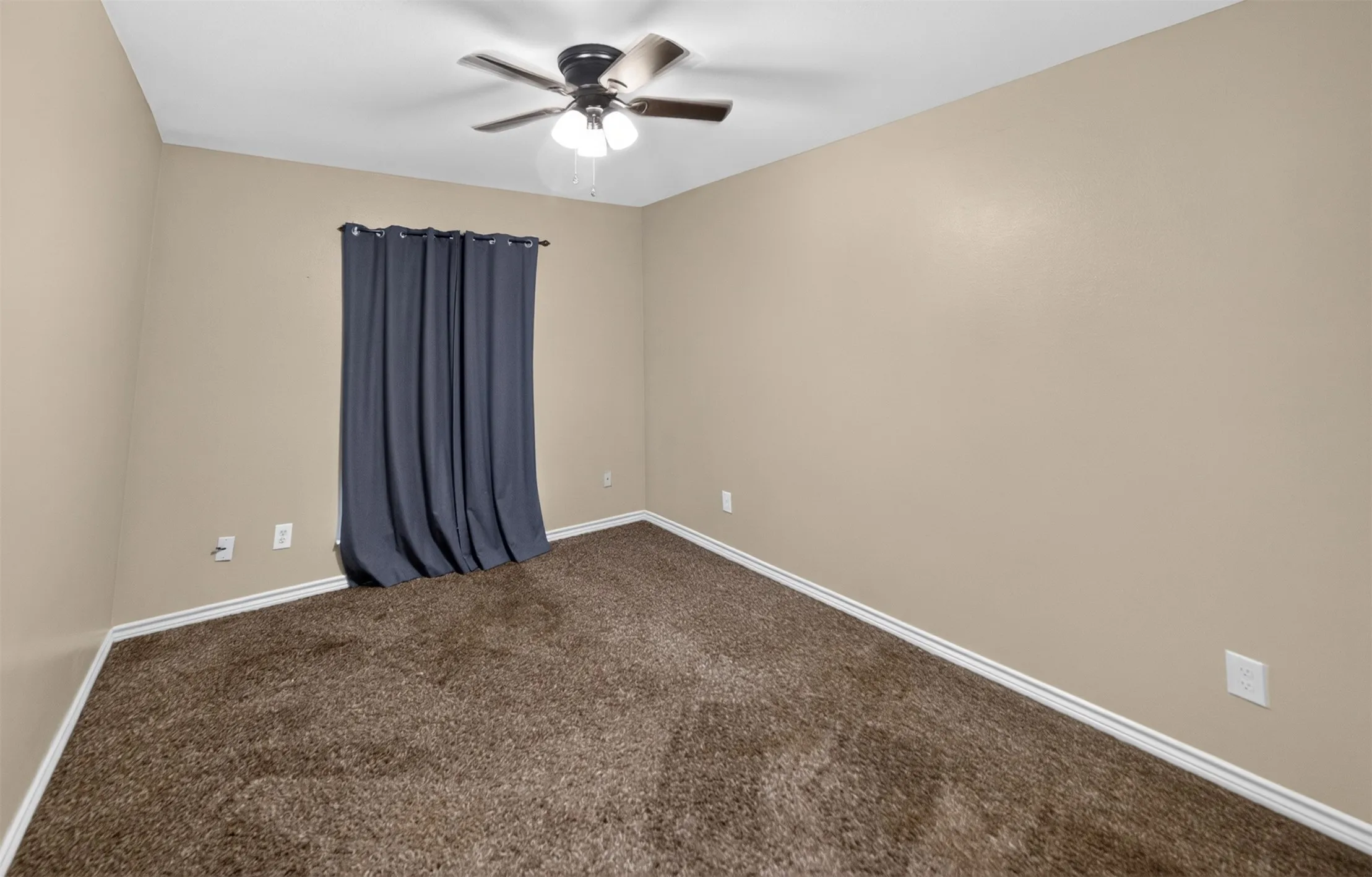 Single Family Residence For Sale in Smith County , 9314 Londonderry, Tyler, Texas 75703, 4 Bedroom, 2 Bathroom, 2 Garage spaces, 1,760 Sqft, built in 1995, mls#21355096, Real Estate Agent in Tyler, Homes For Sale in Smith county, Homes For Sale in Tyler, Realtor in Tyler Texas, Real Estate Brokerage Independent Realty Texas, Luminita Cordes Realtor