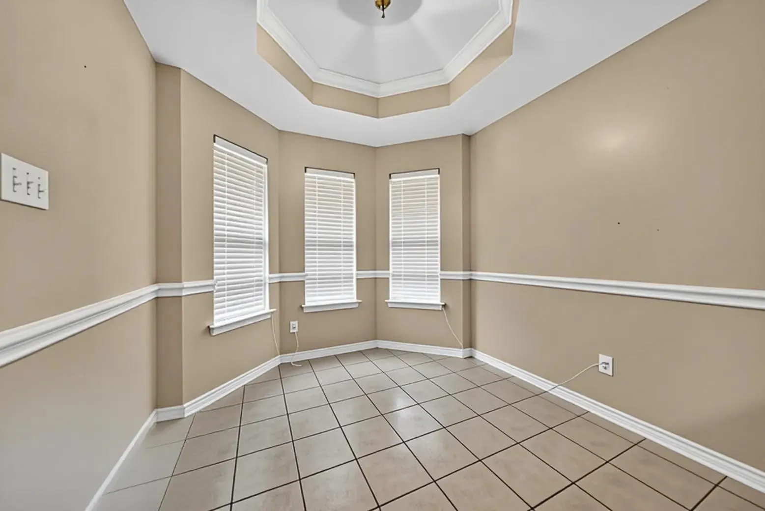 Single Family Residence For Sale in Smith County , 9314 Londonderry, Tyler, Texas 75703, 4 Bedroom, 2 Bathroom, 2 Garage spaces, 1,760 Sqft, built in 1995, mls#21355096, Real Estate Agent in Tyler, Homes For Sale in Smith county, Homes For Sale in Tyler, Realtor in Tyler Texas, Real Estate Brokerage Independent Realty Texas, Luminita Cordes Realtor
