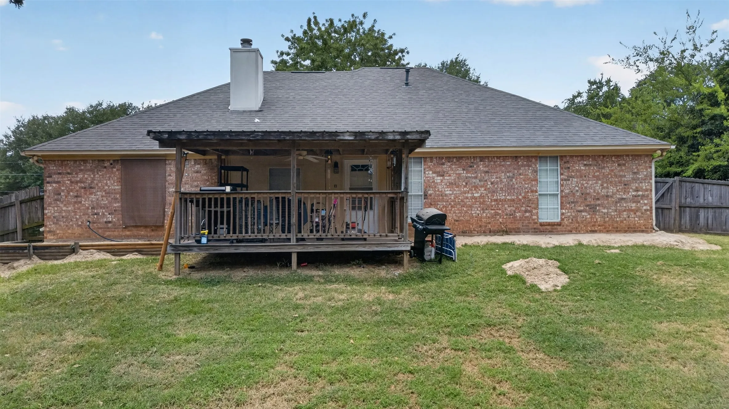 Single Family Residence For Sale in Smith County , 9314 Londonderry, Tyler, Texas 75703, 4 Bedroom, 2 Bathroom, 2 Garage spaces, 1,760 Sqft, built in 1995, mls#21355096, Real Estate Agent in Tyler, Homes For Sale in Smith county, Homes For Sale in Tyler, Realtor in Tyler Texas, Real Estate Brokerage Independent Realty Texas, Luminita Cordes Realtor