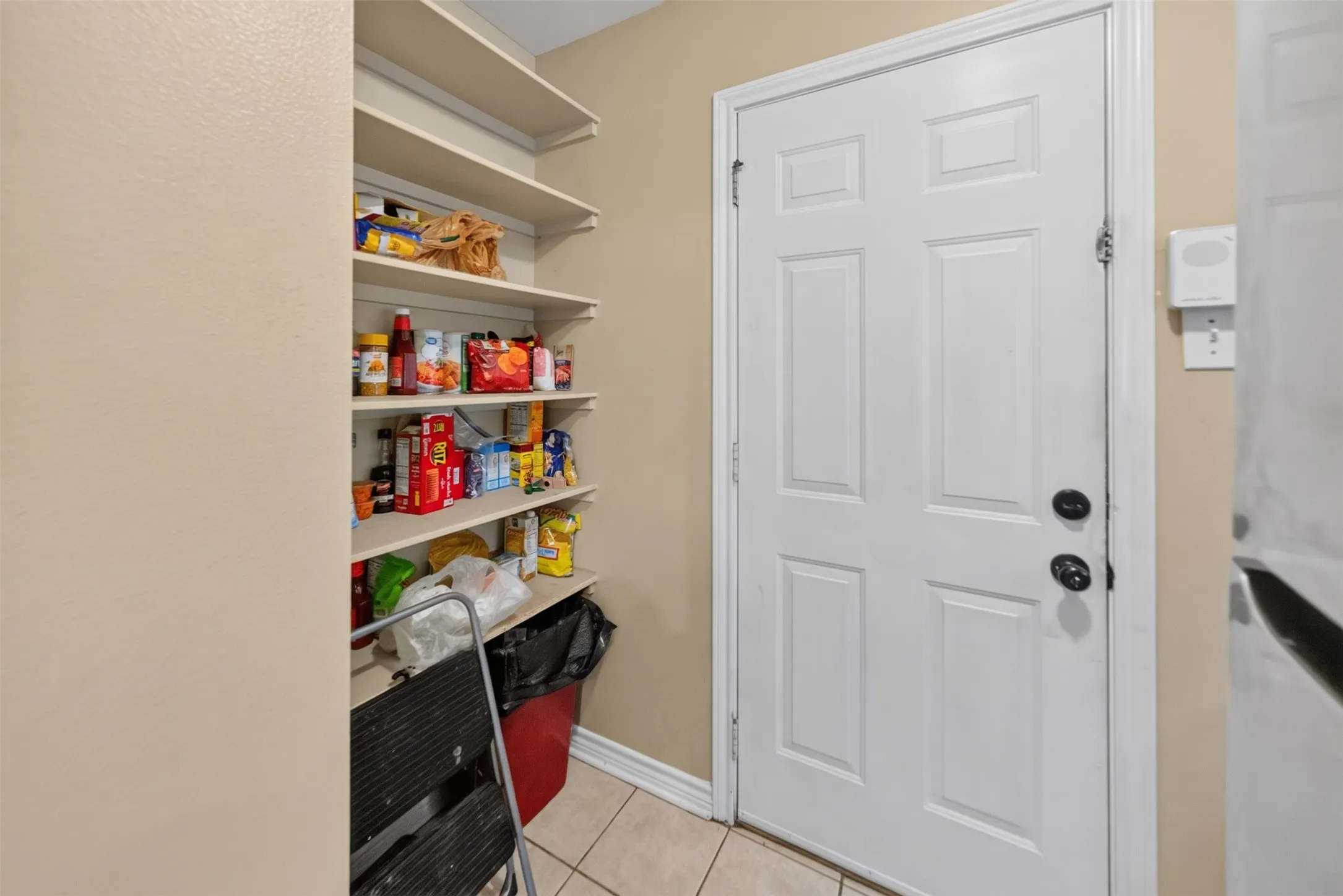 Single Family Residence For Sale in Smith County , 9314 Londonderry, Tyler, Texas 75703, 4 Bedroom, 2 Bathroom, 2 Garage spaces, 1,760 Sqft, built in 1995, mls#21355096, Real Estate Agent in Tyler, Homes For Sale in Smith county, Homes For Sale in Tyler, Realtor in Tyler Texas, Real Estate Brokerage Independent Realty Texas, Luminita Cordes Realtor