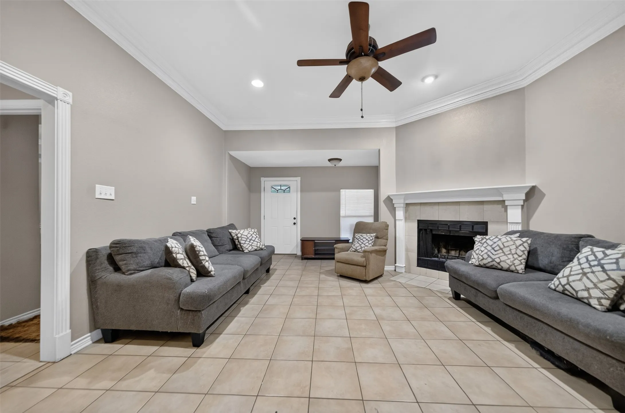 Single Family Residence For Sale in Smith County , 9314 Londonderry, Tyler, Texas 75703, 4 Bedroom, 2 Bathroom, 2 Garage spaces, 1,760 Sqft, built in 1995, mls#21355096, Real Estate Agent in Tyler, Homes For Sale in Smith county, Homes For Sale in Tyler, Realtor in Tyler Texas, Real Estate Brokerage Independent Realty Texas, Luminita Cordes Realtor
