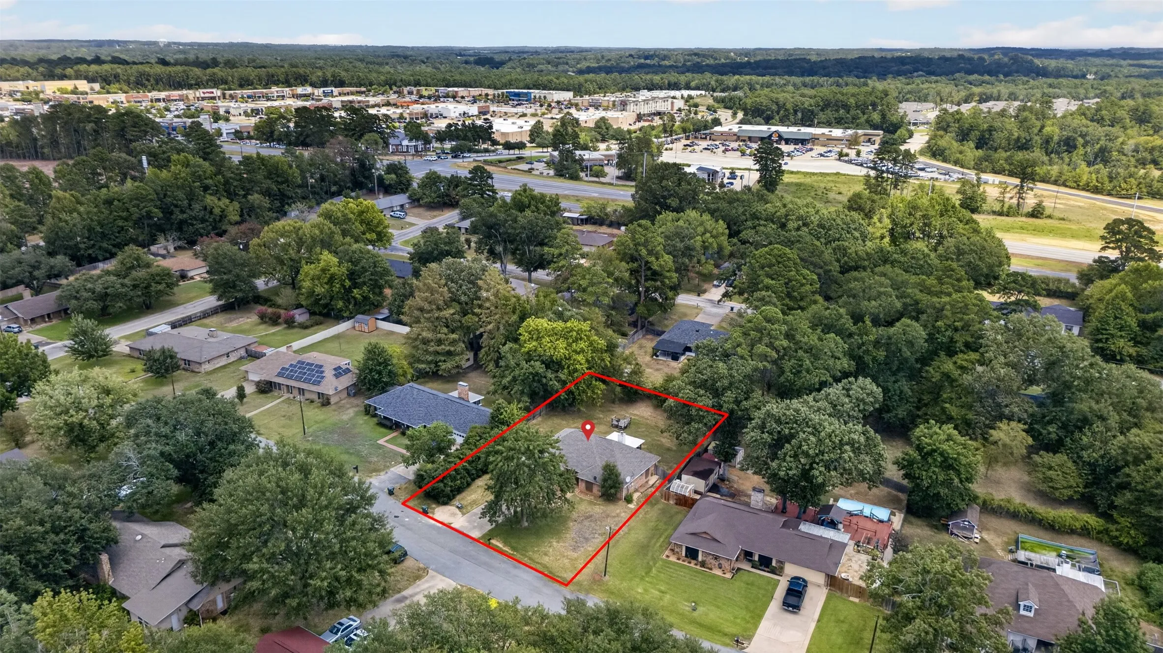 Single Family Residence For Sale in Smith County , 9314 Londonderry, Tyler, Texas 75703, 4 Bedroom, 2 Bathroom, 2 Garage spaces, 1,760 Sqft, built in 1995, mls#21355096, Real Estate Agent in Tyler, Homes For Sale in Smith county, Homes For Sale in Tyler, Realtor in Tyler Texas, Real Estate Brokerage Independent Realty Texas, Luminita Cordes Realtor