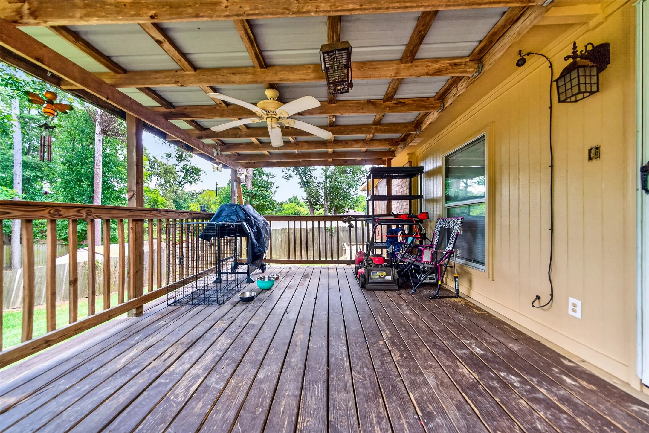 Single Family Residence For Sale in Smith County , 9314 Londonderry, Tyler, Texas 75703, 4 Bedroom, 2 Bathroom, 2 Garage spaces, 1,760 Sqft, built in 1995, mls#21355096, Real Estate Agent in Tyler, Homes For Sale in Smith county, Homes For Sale in Tyler, Realtor in Tyler Texas, Real Estate Brokerage Independent Realty Texas, Luminita Cordes Realtor