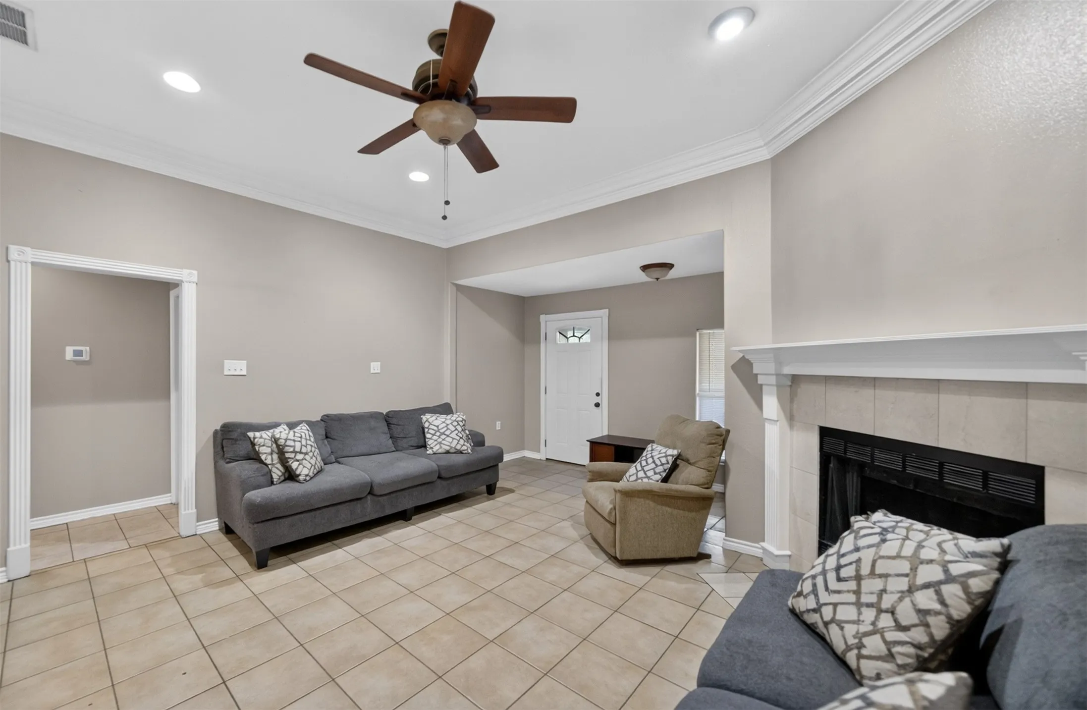 Single Family Residence For Sale in Smith County , 9314 Londonderry, Tyler, Texas 75703, 4 Bedroom, 2 Bathroom, 2 Garage spaces, 1,760 Sqft, built in 1995, mls#21355096, Real Estate Agent in Tyler, Homes For Sale in Smith county, Homes For Sale in Tyler, Realtor in Tyler Texas, Real Estate Brokerage Independent Realty Texas, Luminita Cordes Realtor