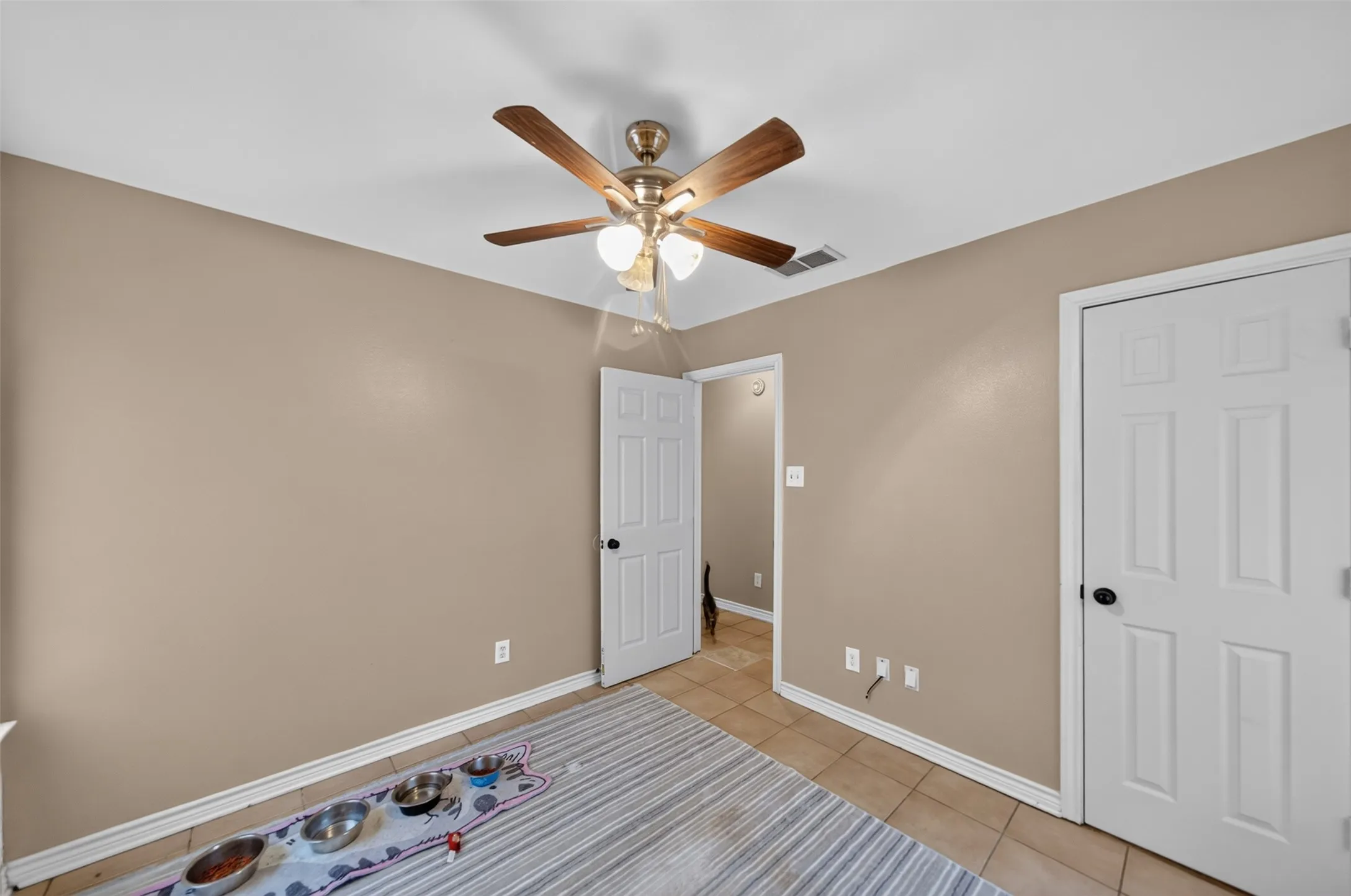 Single Family Residence For Sale in Smith County , 9314 Londonderry, Tyler, Texas 75703, 4 Bedroom, 2 Bathroom, 2 Garage spaces, 1,760 Sqft, built in 1995, mls#21355096, Real Estate Agent in Tyler, Homes For Sale in Smith county, Homes For Sale in Tyler, Realtor in Tyler Texas, Real Estate Brokerage Independent Realty Texas, Luminita Cordes Realtor