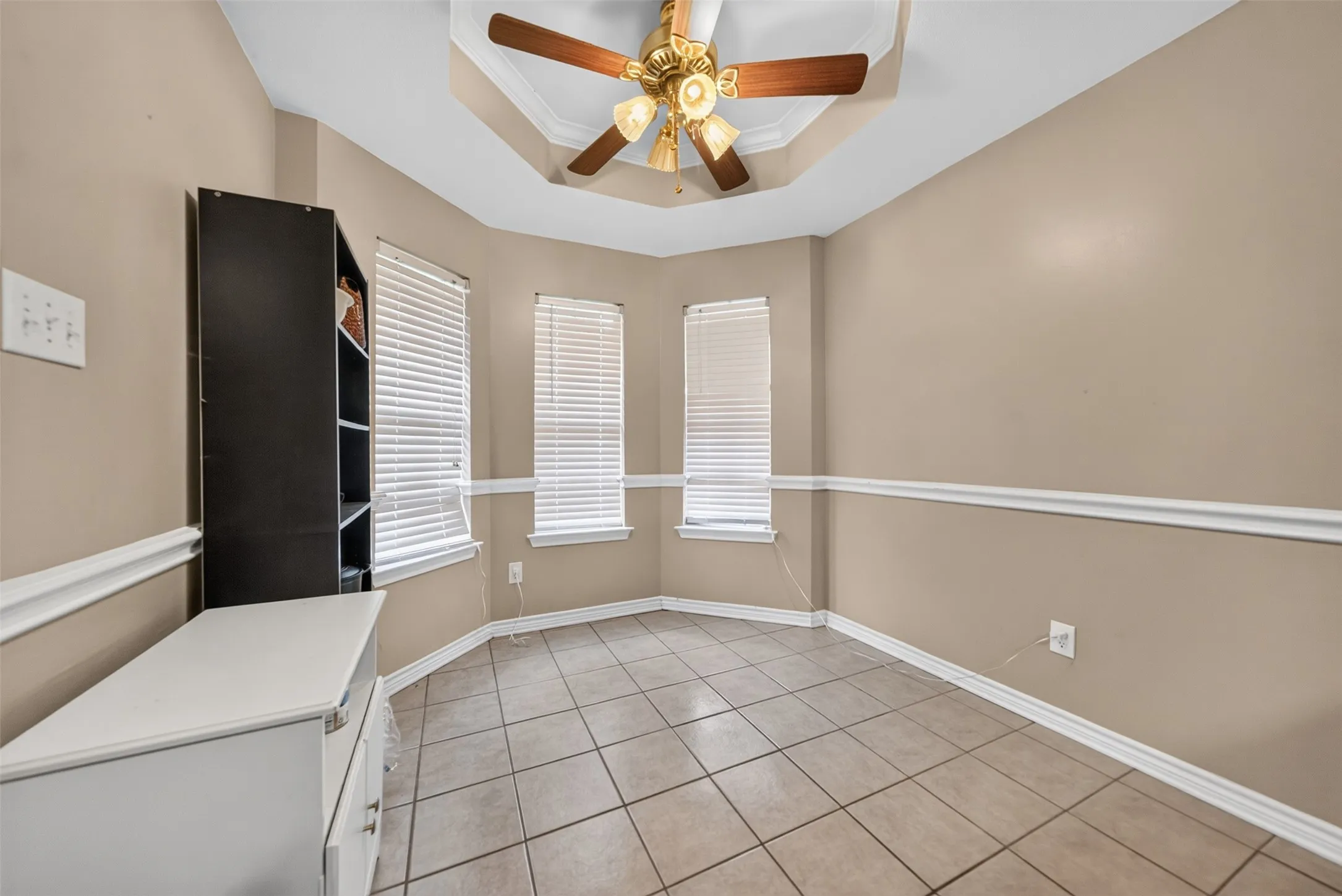 Single Family Residence For Sale in Smith County , 9314 Londonderry, Tyler, Texas 75703, 4 Bedroom, 2 Bathroom, 2 Garage spaces, 1,760 Sqft, built in 1995, mls#21355096, Real Estate Agent in Tyler, Homes For Sale in Smith county, Homes For Sale in Tyler, Realtor in Tyler Texas, Real Estate Brokerage Independent Realty Texas, Luminita Cordes Realtor
