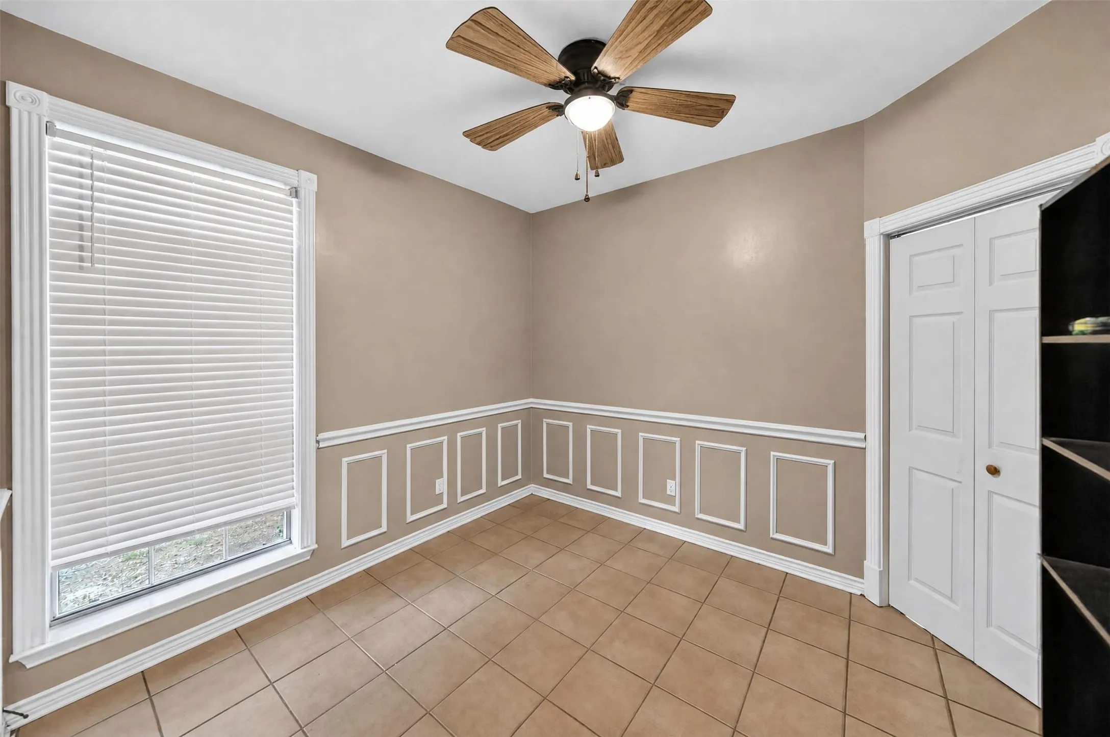 Single Family Residence For Sale in Smith County , 9314 Londonderry, Tyler, Texas 75703, 4 Bedroom, 2 Bathroom, 2 Garage spaces, 1,760 Sqft, built in 1995, mls#21355096, Real Estate Agent in Tyler, Homes For Sale in Smith county, Homes For Sale in Tyler, Realtor in Tyler Texas, Real Estate Brokerage Independent Realty Texas, Luminita Cordes Realtor