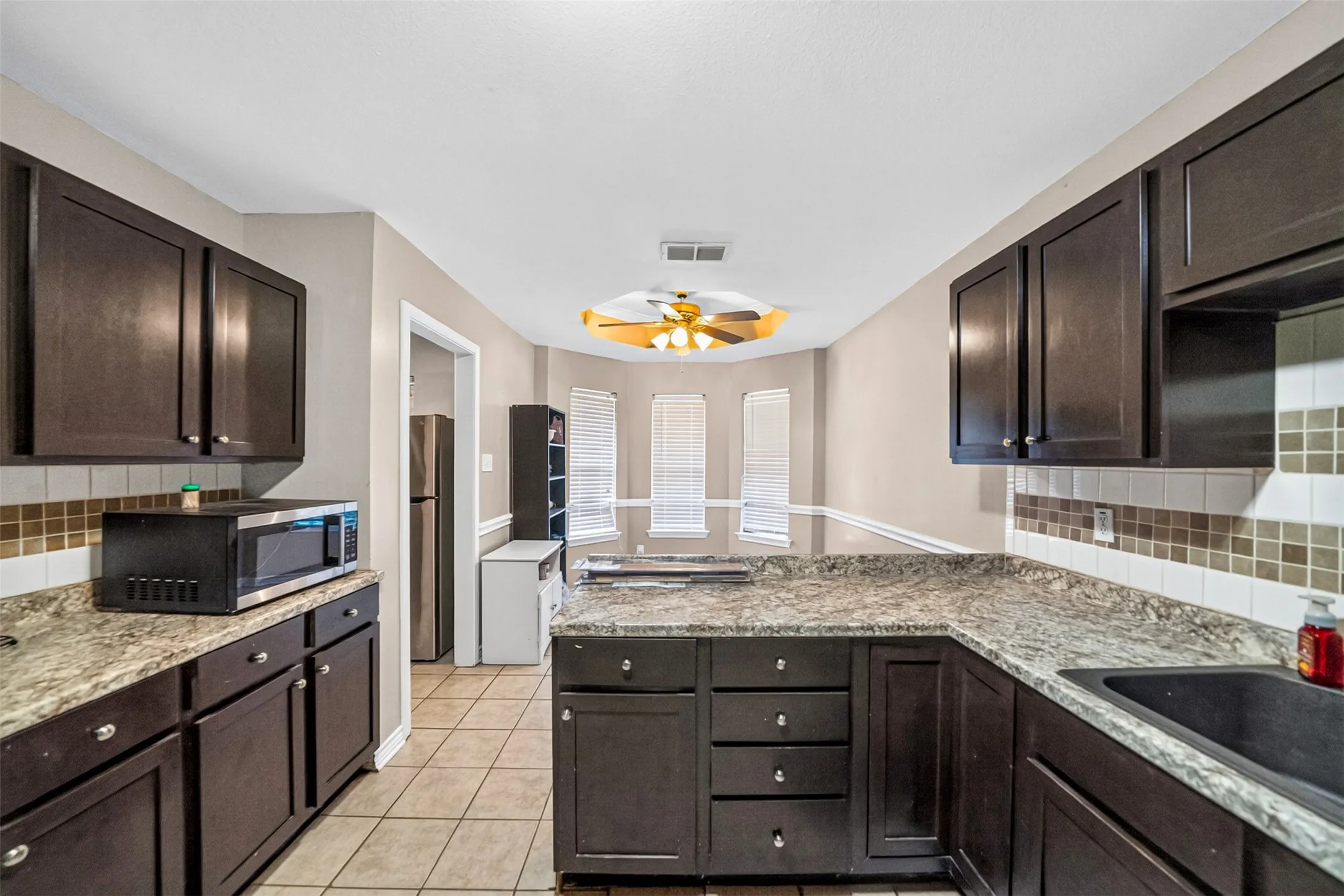 Single Family Residence For Sale in Smith County , 9314 Londonderry, Tyler, Texas 75703, 4 Bedroom, 2 Bathroom, 2 Garage spaces, 1,760 Sqft, built in 1995, mls#21355096, Real Estate Agent in Tyler, Homes For Sale in Smith county, Homes For Sale in Tyler, Realtor in Tyler Texas, Real Estate Brokerage Independent Realty Texas, Luminita Cordes Realtor