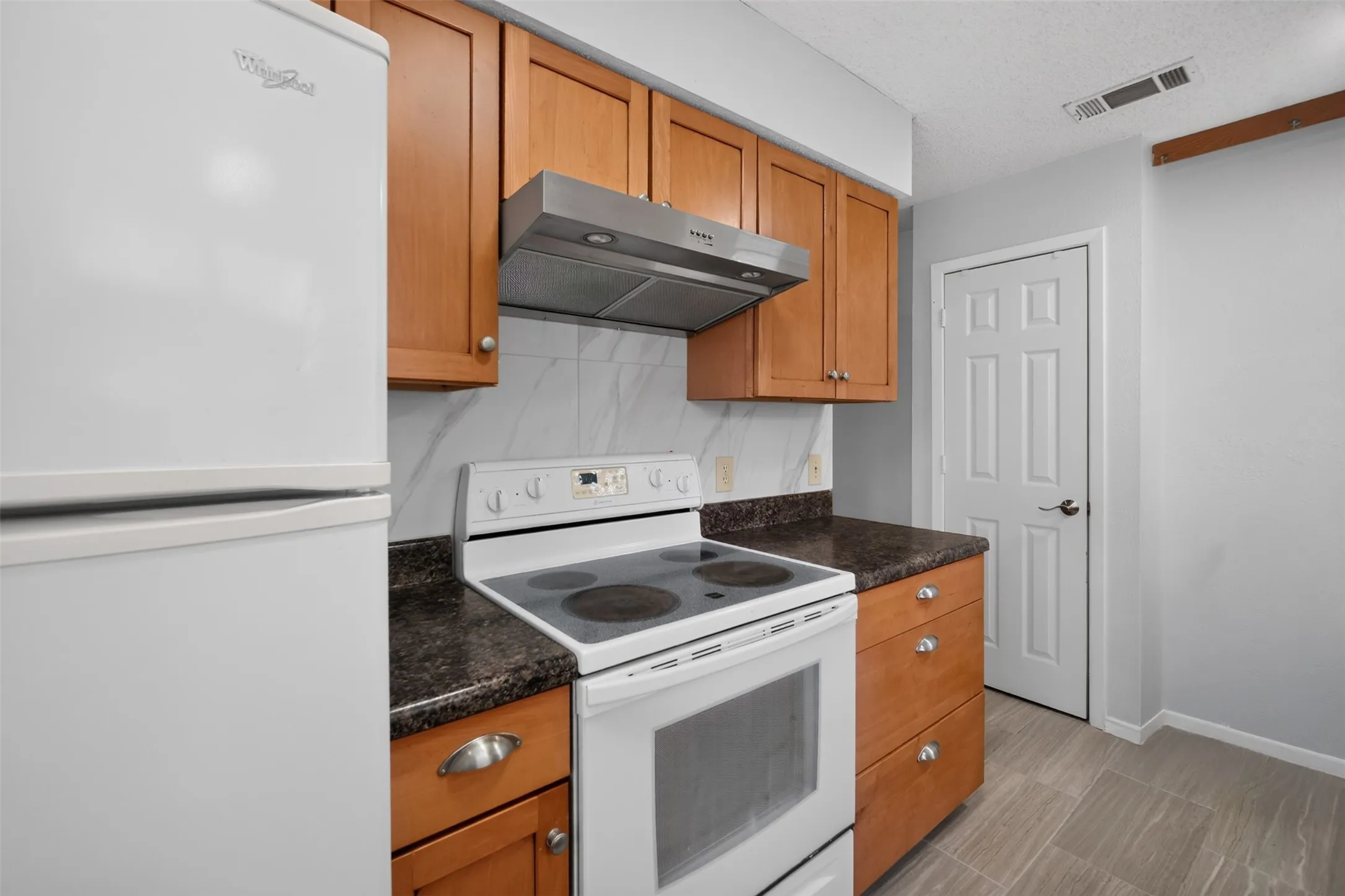 Single Family Residence For Rent in Dallas County , 2111 E Beltline Road, Richardson, Texas 75081, 2 Bedroom, 1 Bathroom, Garage spaces, 908 Sqft, built in 1982, mls#21352031, Real Estate Agent in Richardson, Homes For Rent in Dallas county, Homes For Rent in Richardson, Realtor in Richardson Texas, Real Estate Brokerage Independent Realty Texas, Luminita Cordes Realtor