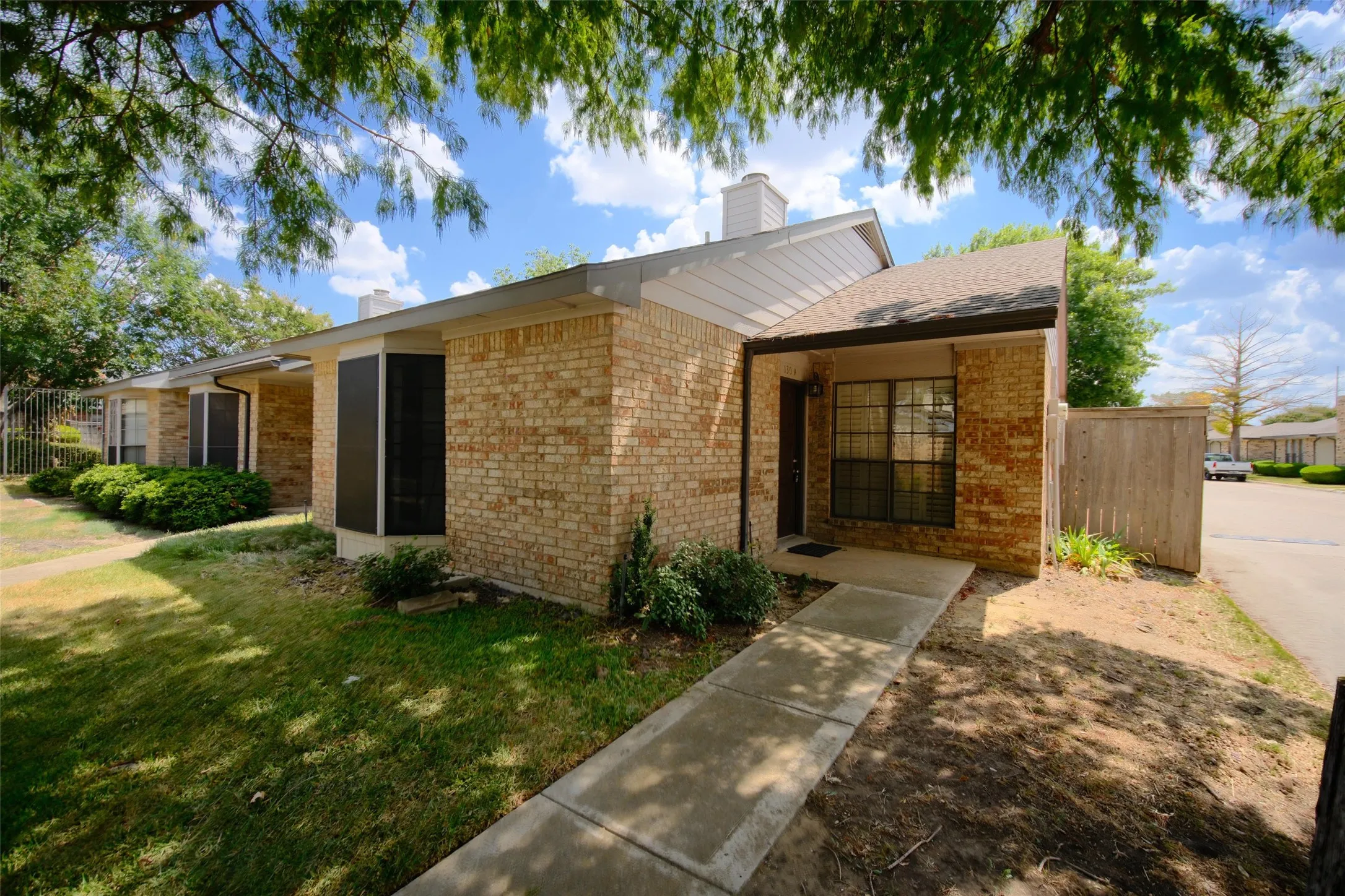 Single Family Residence For Rent in Dallas County , 2111 E Beltline Road, Richardson, Texas 75081, 2 Bedroom, 1 Bathroom, Garage spaces, 908 Sqft, built in 1982, mls#21352031, Real Estate Agent in Richardson, Homes For Rent in Dallas county, Homes For Rent in Richardson, Realtor in Richardson Texas, Real Estate Brokerage Independent Realty Texas, Luminita Cordes Realtor