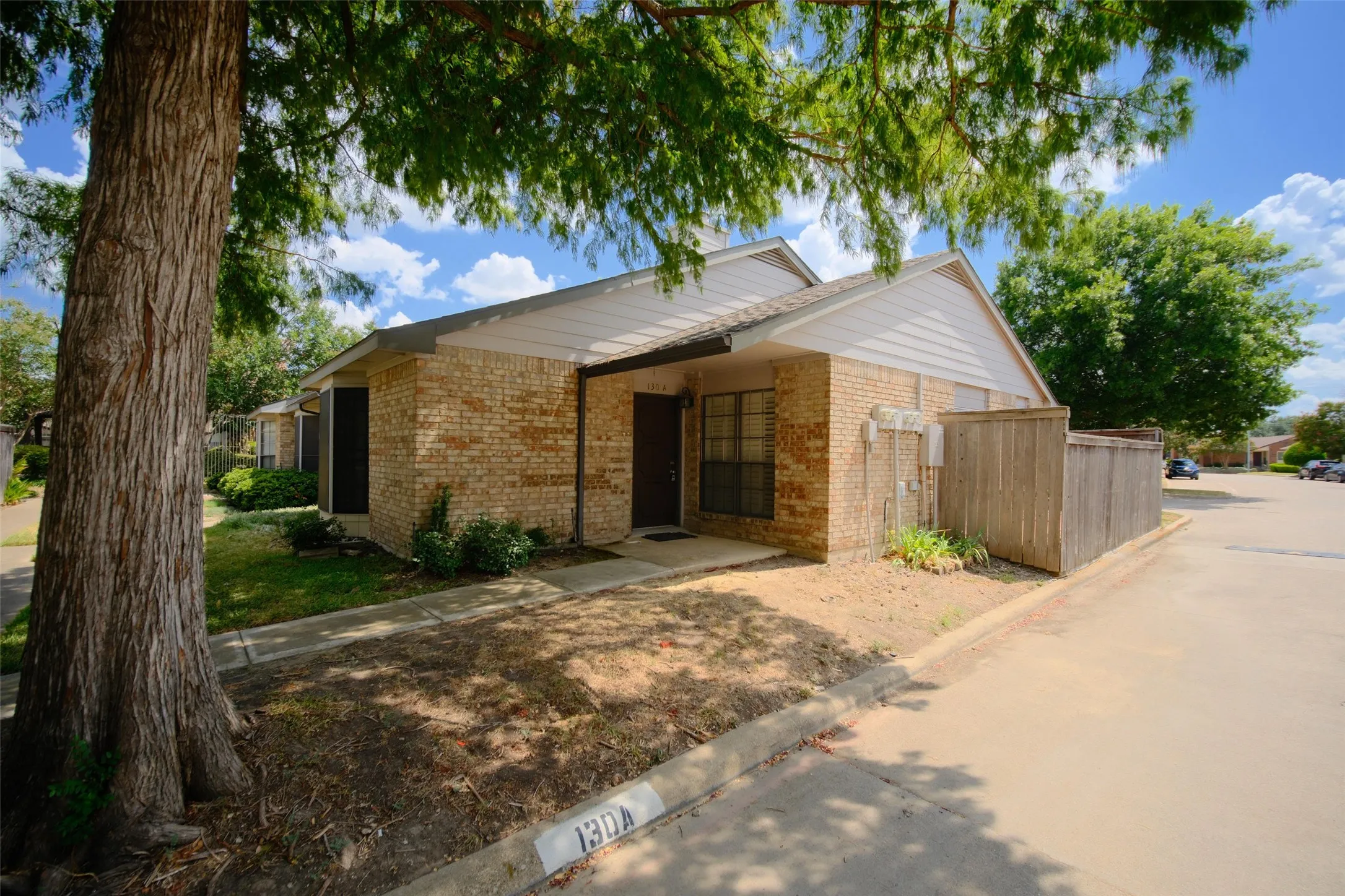 Single Family Residence For Rent in Dallas County , 2111 E Beltline Road, Richardson, Texas 75081, 2 Bedroom, 1 Bathroom, Garage spaces, 908 Sqft, built in 1982, mls#21352031, Real Estate Agent in Richardson, Homes For Rent in Dallas county, Homes For Rent in Richardson, Realtor in Richardson Texas, Real Estate Brokerage Independent Realty Texas, Luminita Cordes Realtor