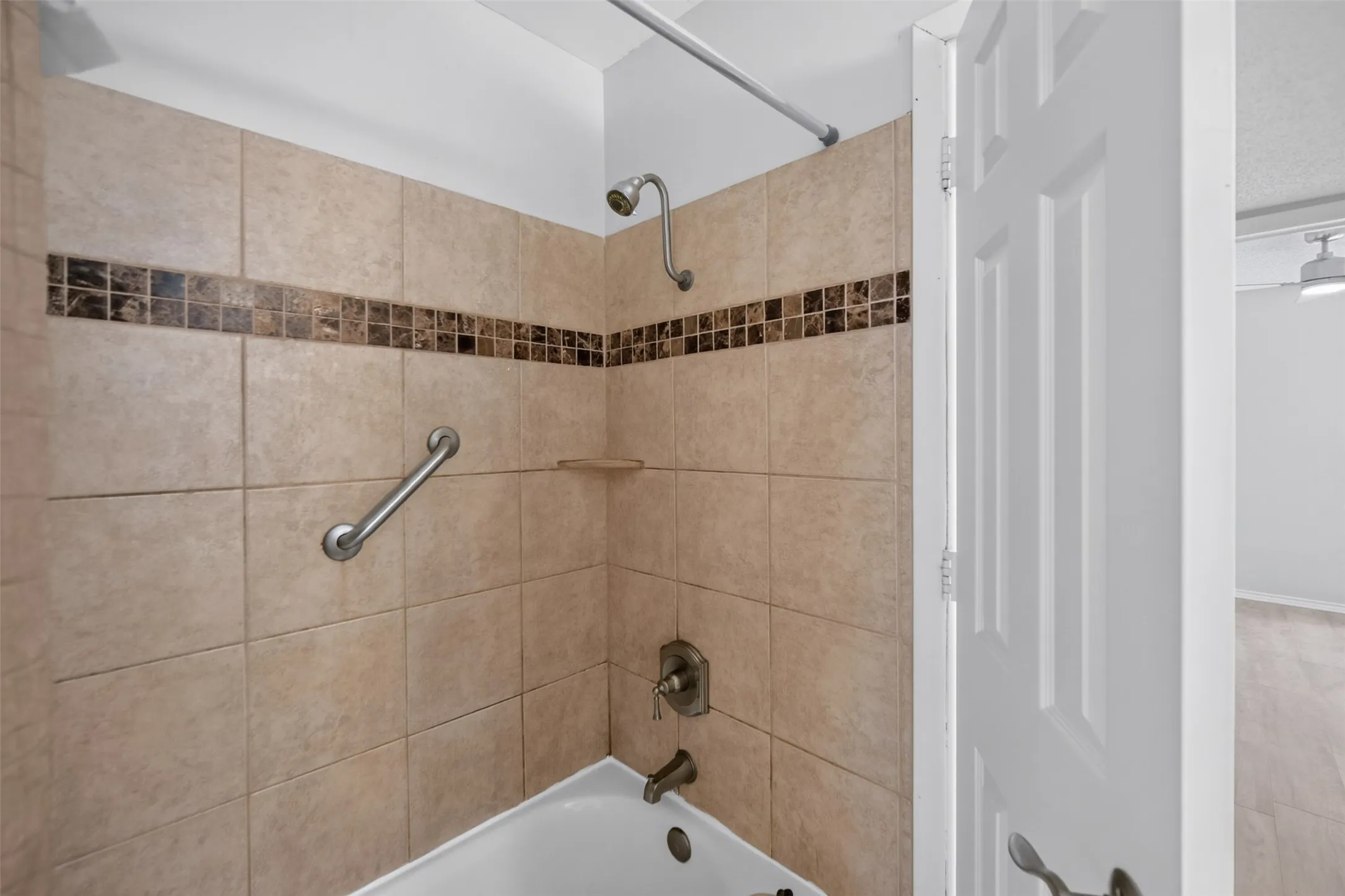 Single Family Residence For Rent in Dallas County , 2111 E Beltline Road, Richardson, Texas 75081, 2 Bedroom, 1 Bathroom, Garage spaces, 908 Sqft, built in 1982, mls#21352031, Real Estate Agent in Richardson, Homes For Rent in Dallas county, Homes For Rent in Richardson, Realtor in Richardson Texas, Real Estate Brokerage Independent Realty Texas, Luminita Cordes Realtor