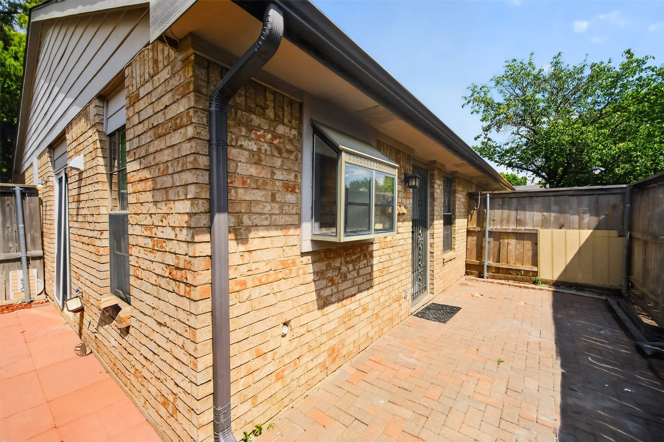 Single Family Residence For Rent in Dallas County , 2111 E Beltline Road, Richardson, Texas 75081, 2 Bedroom, 1 Bathroom, Garage spaces, 908 Sqft, built in 1982, mls#21352031, Real Estate Agent in Richardson, Homes For Rent in Dallas county, Homes For Rent in Richardson, Realtor in Richardson Texas, Real Estate Brokerage Independent Realty Texas, Luminita Cordes Realtor