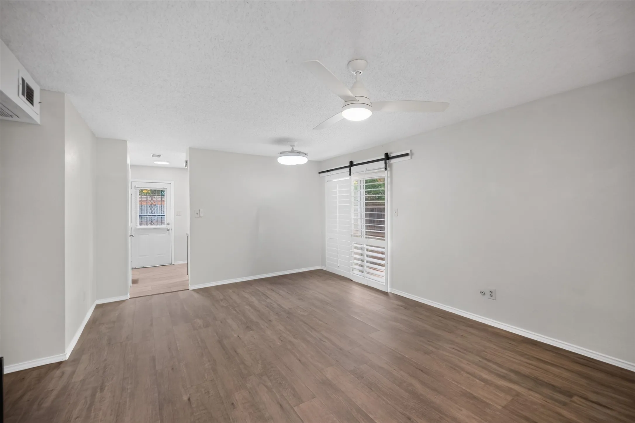 Single Family Residence For Rent in Dallas County , 2111 E Beltline Road, Richardson, Texas 75081, 2 Bedroom, 1 Bathroom, Garage spaces, 908 Sqft, built in 1982, mls#21352031, Real Estate Agent in Richardson, Homes For Rent in Dallas county, Homes For Rent in Richardson, Realtor in Richardson Texas, Real Estate Brokerage Independent Realty Texas, Luminita Cordes Realtor
