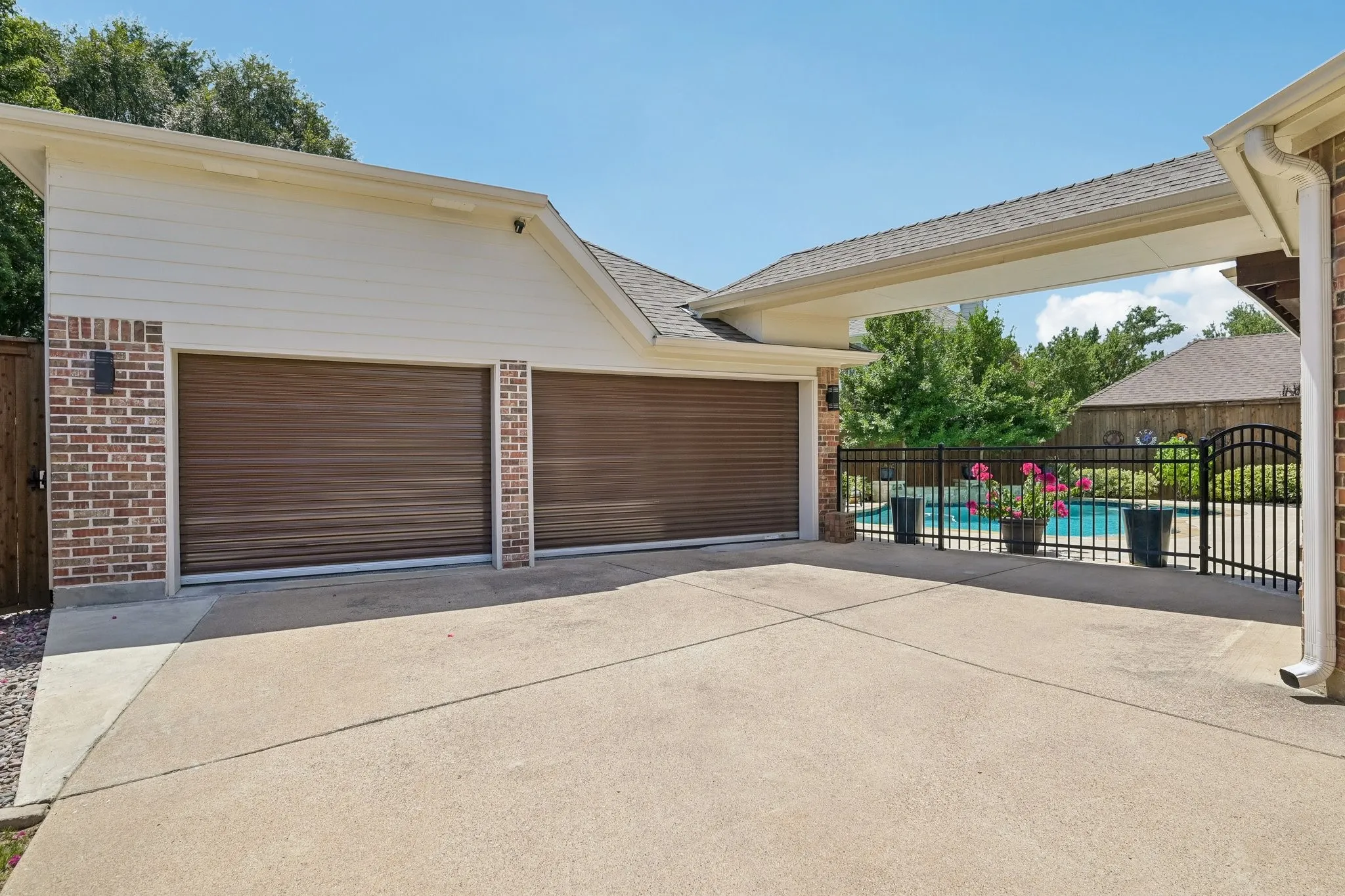 Single Family Residence For Sale in Tarrant County , 1810 Windsong Circle, Keller, Texas 76248, 4 Bedroom, 4 Bathroom, 2 Garage spaces, 3,868 Sqft, built in 1998, mls#21355245, Real Estate Agent in Keller, Homes For Sale in Tarrant county, Homes For Sale in Keller, Realtor in Keller Texas, Real Estate Brokerage Independent Realty Texas, Luminita Cordes Realtor
