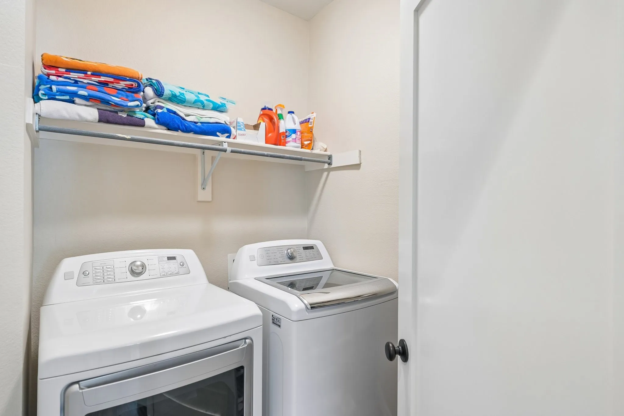 Single Family Residence For Sale in Tarrant County , 1810 Windsong Circle, Keller, Texas 76248, 4 Bedroom, 4 Bathroom, 2 Garage spaces, 3,868 Sqft, built in 1998, mls#21355245, Real Estate Agent in Keller, Homes For Sale in Tarrant county, Homes For Sale in Keller, Realtor in Keller Texas, Real Estate Brokerage Independent Realty Texas, Luminita Cordes Realtor