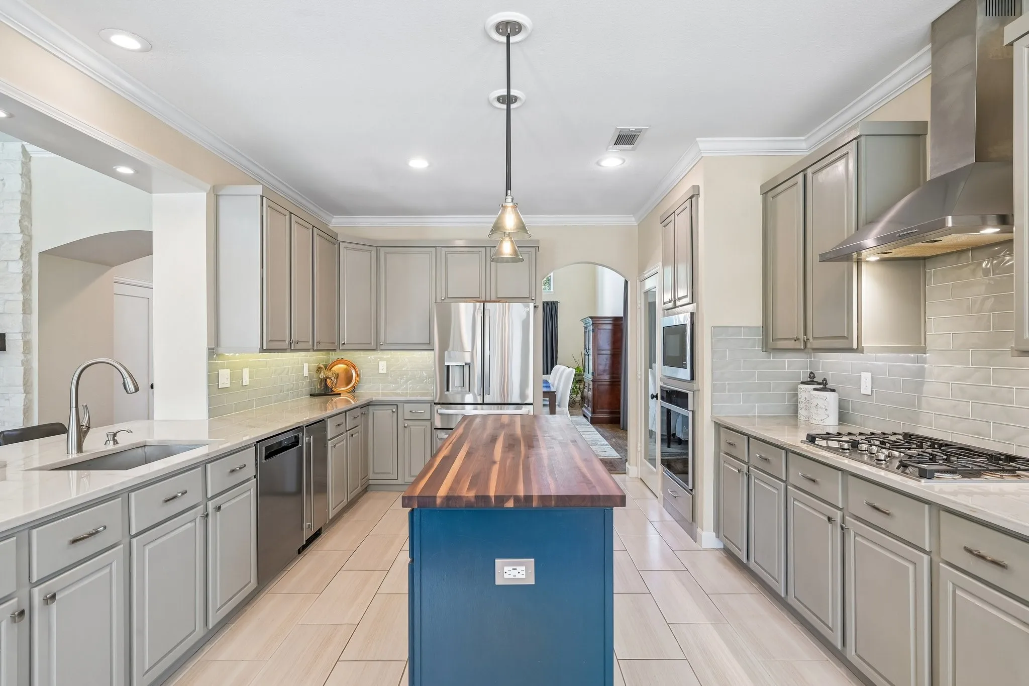 Single Family Residence For Sale in Tarrant County , 1810 Windsong Circle, Keller, Texas 76248, 4 Bedroom, 4 Bathroom, 2 Garage spaces, 3,868 Sqft, built in 1998, mls#21355245, Real Estate Agent in Keller, Homes For Sale in Tarrant county, Homes For Sale in Keller, Realtor in Keller Texas, Real Estate Brokerage Independent Realty Texas, Luminita Cordes Realtor