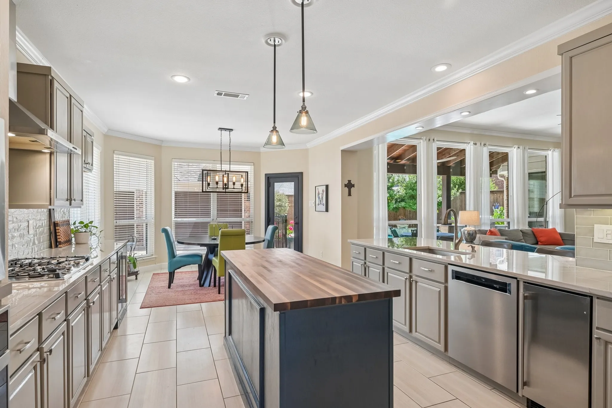 Single Family Residence For Sale in Tarrant County , 1810 Windsong Circle, Keller, Texas 76248, 4 Bedroom, 4 Bathroom, 2 Garage spaces, 3,868 Sqft, built in 1998, mls#21355245, Real Estate Agent in Keller, Homes For Sale in Tarrant county, Homes For Sale in Keller, Realtor in Keller Texas, Real Estate Brokerage Independent Realty Texas, Luminita Cordes Realtor
