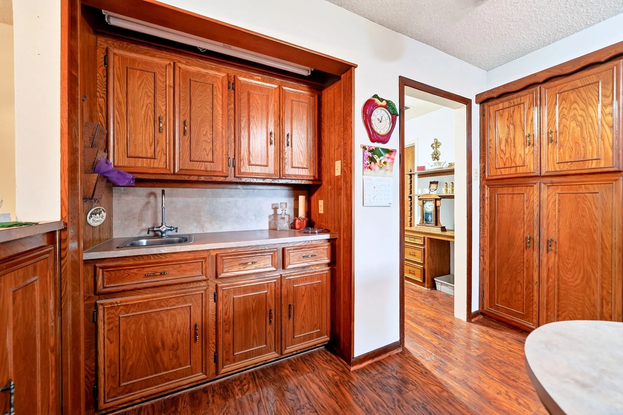 Single Family Residence For Sale in Van Zandt County , 720 S Houston Street, Edgewood, Texas 75117, 3 Bedroom, 2 Bathroom, 2 Garage spaces, 2,063 Sqft, built in 1973, mls#21349558, Real Estate Agent in Edgewood, Homes For Sale in Van Zandt county, Homes For Sale in Edgewood, Realtor in Edgewood Texas, Real Estate Brokerage Independent Realty Texas, Luminita Cordes Realtor