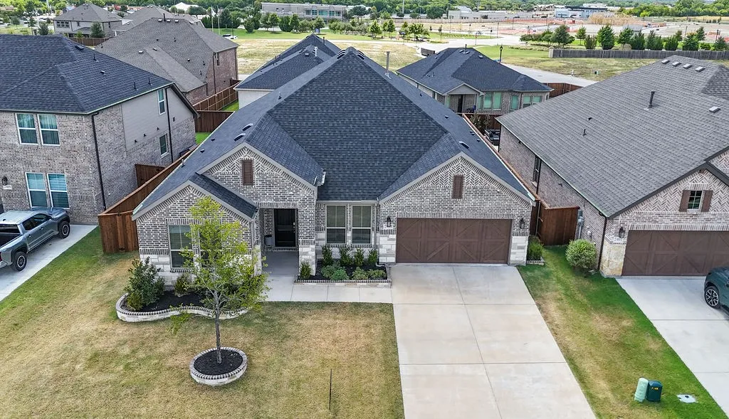 Single Family Residence For Sale in Ellis County , 2405 Hitchford Street, Midlothian, Texas 76065, 3 Bedroom, 3 Bathroom, 2 Garage spaces, 2,606 Sqft, built in 2024, mls#21342713, Real Estate Agent in Midlothian, Homes For Sale in Ellis county, Homes For Sale in Midlothian, Realtor in Midlothian Texas, Real Estate Brokerage Independent Realty Texas, Luminita Cordes Realtor