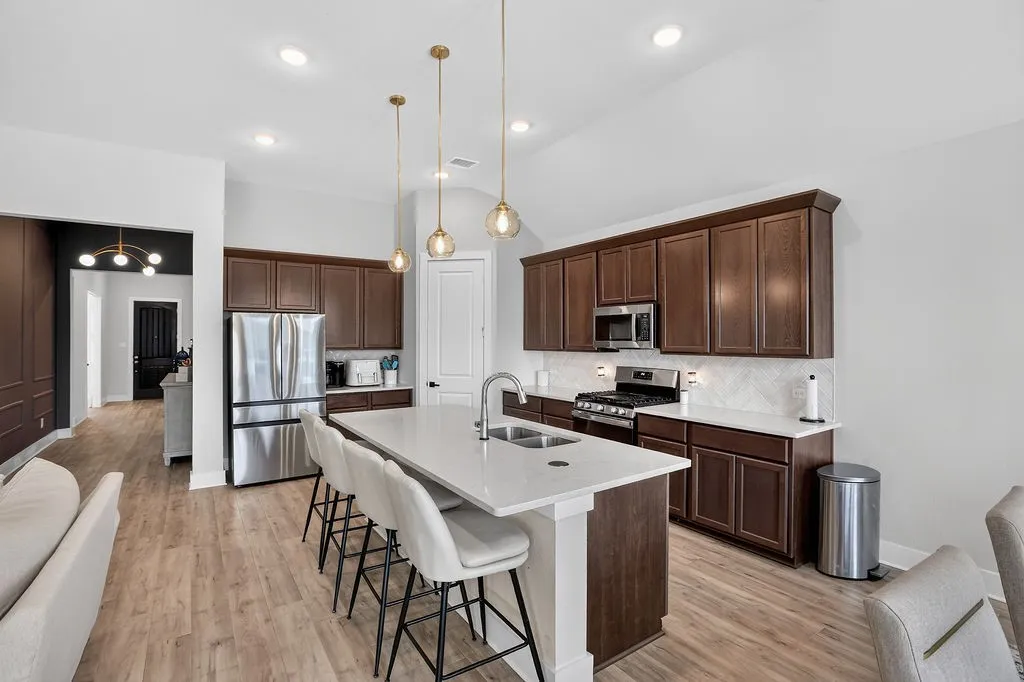 Single Family Residence For Sale in Ellis County , 2405 Hitchford Street, Midlothian, Texas 76065, 3 Bedroom, 3 Bathroom, 2 Garage spaces, 2,606 Sqft, built in 2024, mls#21342713, Real Estate Agent in Midlothian, Homes For Sale in Ellis county, Homes For Sale in Midlothian, Realtor in Midlothian Texas, Real Estate Brokerage Independent Realty Texas, Luminita Cordes Realtor