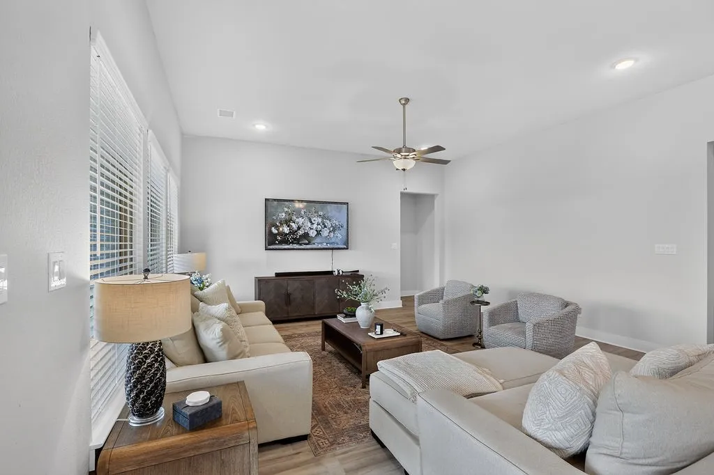 Single Family Residence For Sale in Ellis County , 2405 Hitchford Street, Midlothian, Texas 76065, 3 Bedroom, 3 Bathroom, 2 Garage spaces, 2,606 Sqft, built in 2024, mls#21342713, Real Estate Agent in Midlothian, Homes For Sale in Ellis county, Homes For Sale in Midlothian, Realtor in Midlothian Texas, Real Estate Brokerage Independent Realty Texas, Luminita Cordes Realtor