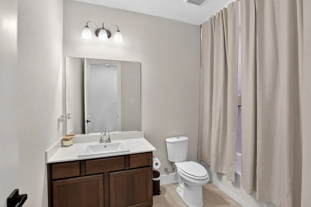 Single Family Residence For Sale in Ellis County , 2405 Hitchford Street, Midlothian, Texas 76065, 3 Bedroom, 3 Bathroom, 2 Garage spaces, 2,606 Sqft, built in 2024, mls#21342713, Real Estate Agent in Midlothian, Homes For Sale in Ellis county, Homes For Sale in Midlothian, Realtor in Midlothian Texas, Real Estate Brokerage Independent Realty Texas, Luminita Cordes Realtor