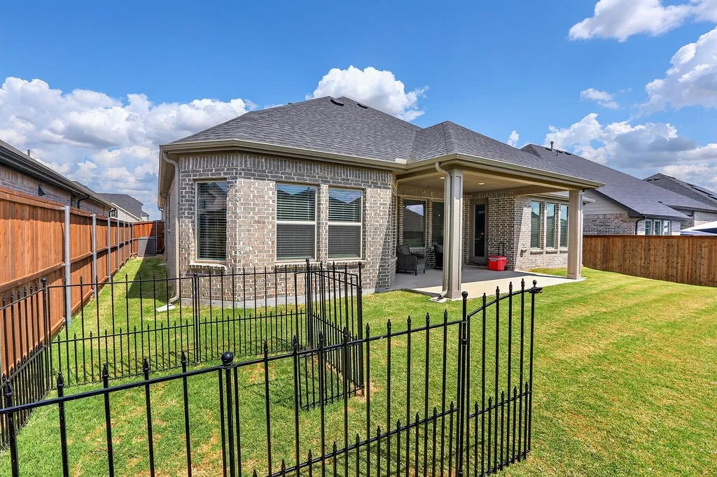 Single Family Residence For Sale in Ellis County , 2405 Hitchford Street, Midlothian, Texas 76065, 3 Bedroom, 3 Bathroom, 2 Garage spaces, 2,606 Sqft, built in 2024, mls#21342713, Real Estate Agent in Midlothian, Homes For Sale in Ellis county, Homes For Sale in Midlothian, Realtor in Midlothian Texas, Real Estate Brokerage Independent Realty Texas, Luminita Cordes Realtor