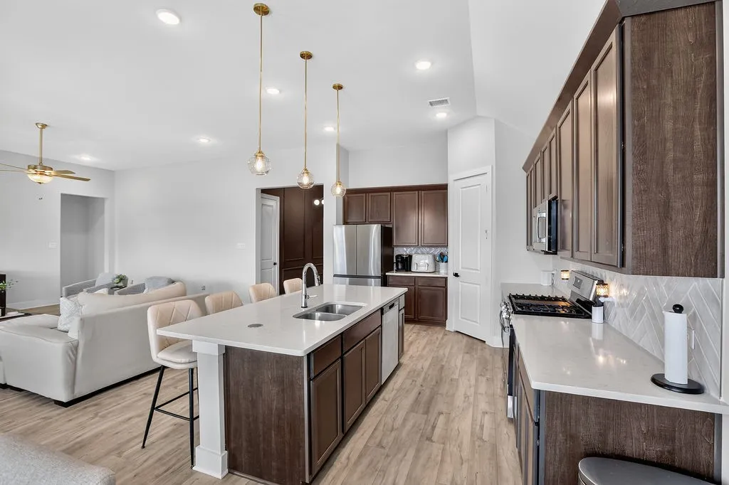 Single Family Residence For Sale in Ellis County , 2405 Hitchford Street, Midlothian, Texas 76065, 3 Bedroom, 3 Bathroom, 2 Garage spaces, 2,606 Sqft, built in 2024, mls#21342713, Real Estate Agent in Midlothian, Homes For Sale in Ellis county, Homes For Sale in Midlothian, Realtor in Midlothian Texas, Real Estate Brokerage Independent Realty Texas, Luminita Cordes Realtor