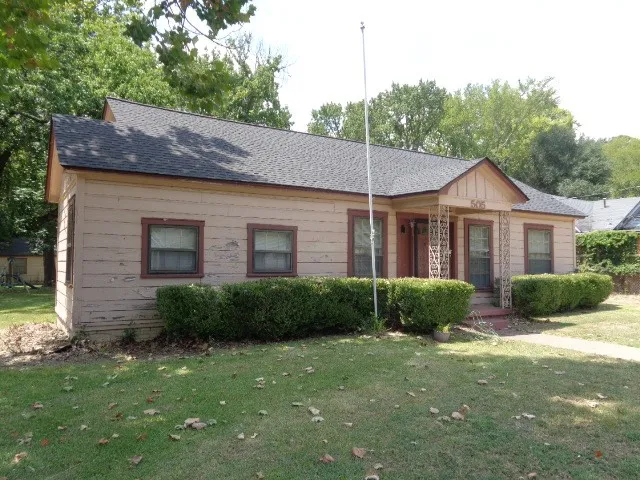 Single Family Residence For Sale in Smith County , 505 Hillcrest Avenue 1, Tyler, Texas 75702, 3 Bedroom, 1 Bathroom, 1 Garage spaces, 1,352 Sqft, built in 1940, mls#21355470, Real Estate Agent in Tyler, Homes For Sale in Smith county, Homes For Sale in Tyler, Realtor in Tyler Texas, Real Estate Brokerage Independent Realty Texas, Luminita Cordes Realtor