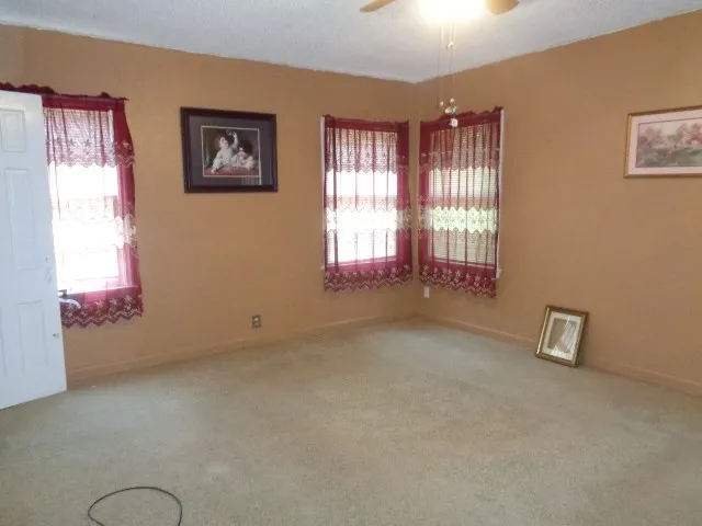 Single Family Residence For Sale in Smith County , 505 Hillcrest Avenue 1, Tyler, Texas 75702, 3 Bedroom, 1 Bathroom, 1 Garage spaces, 1,352 Sqft, built in 1940, mls#21355470, Real Estate Agent in Tyler, Homes For Sale in Smith county, Homes For Sale in Tyler, Realtor in Tyler Texas, Real Estate Brokerage Independent Realty Texas, Luminita Cordes Realtor